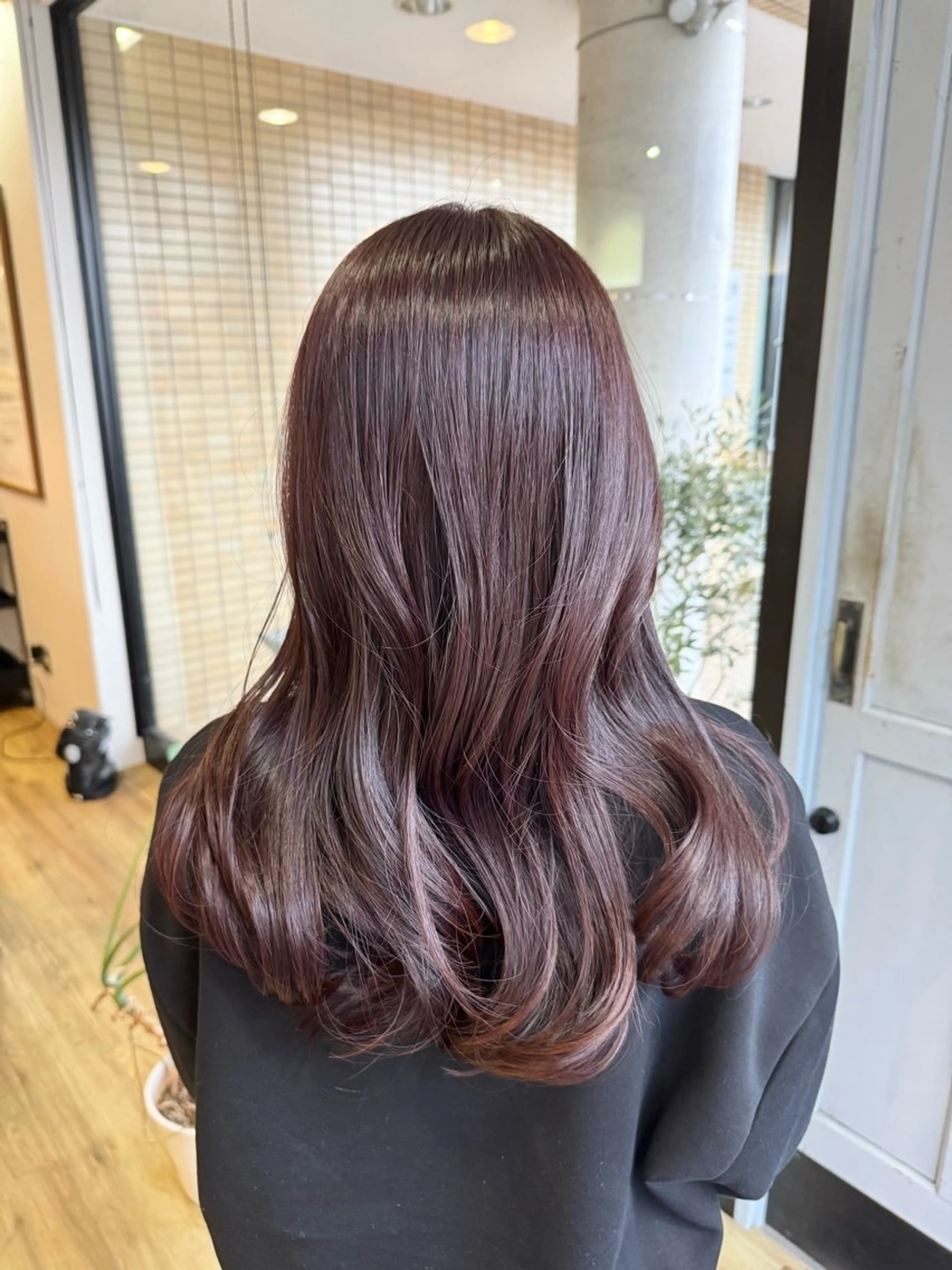 ロング カラー ピンクカラー ヘアカラー トリートメント ツキダテ ユイのヘアスタイル