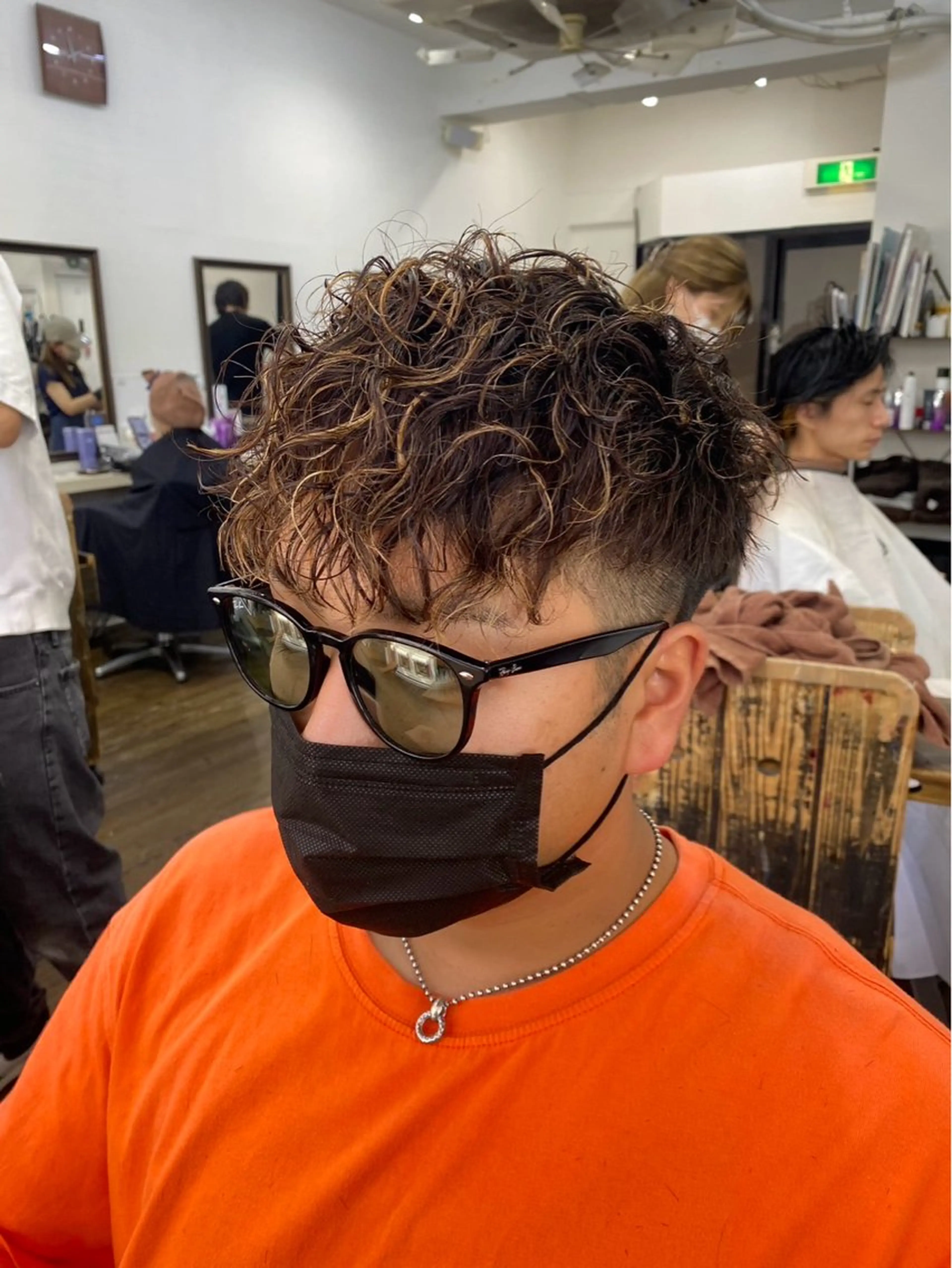 ショート メンズ apollo 横浜所属・横浜🦋ハイトーン 🫐耳つぼジュエリーのヘアスタイル