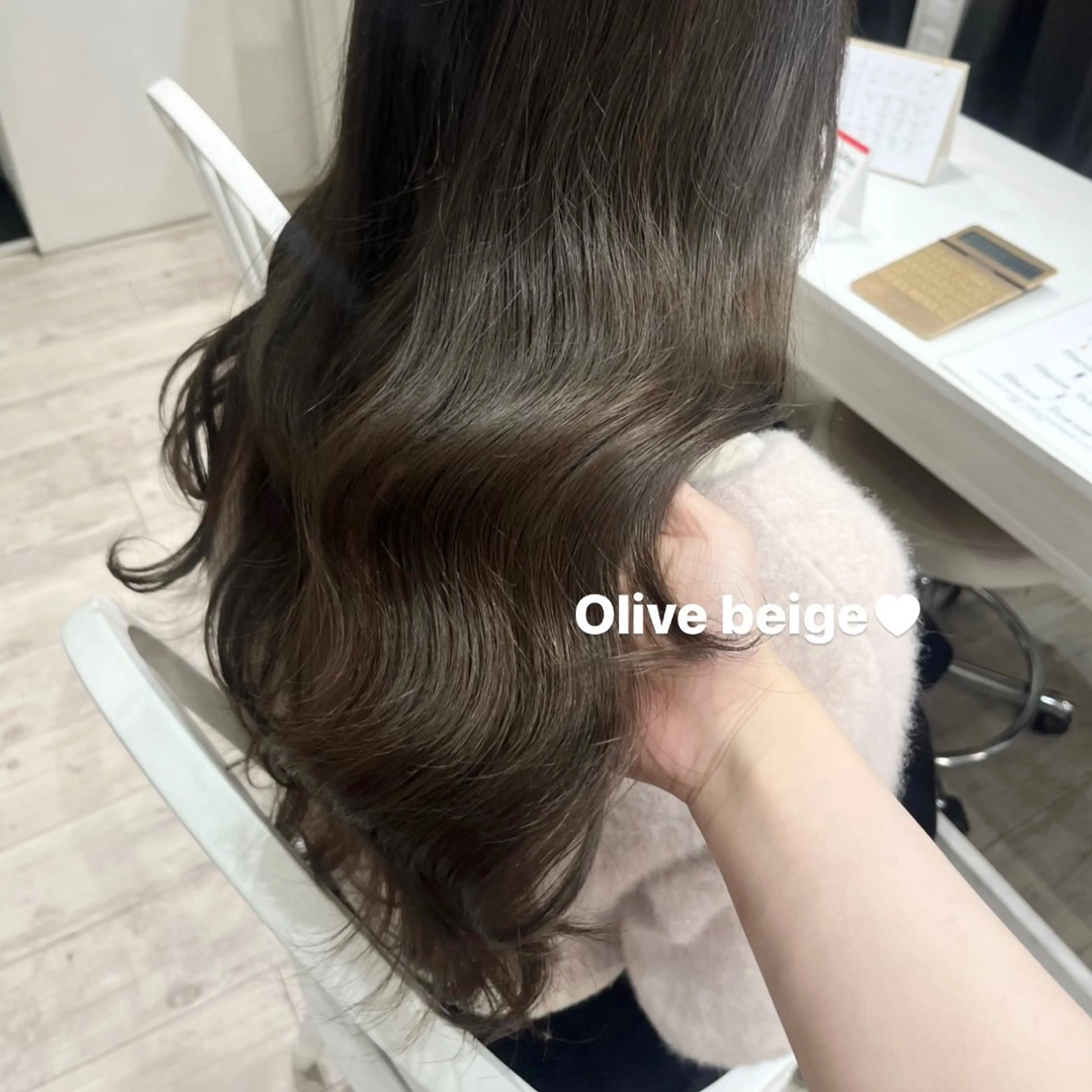 ロング カラー ベージュカラー ブリーチ オリーブベージュ miku୨୧˖* 透明感モテカラーのヘアスタイル