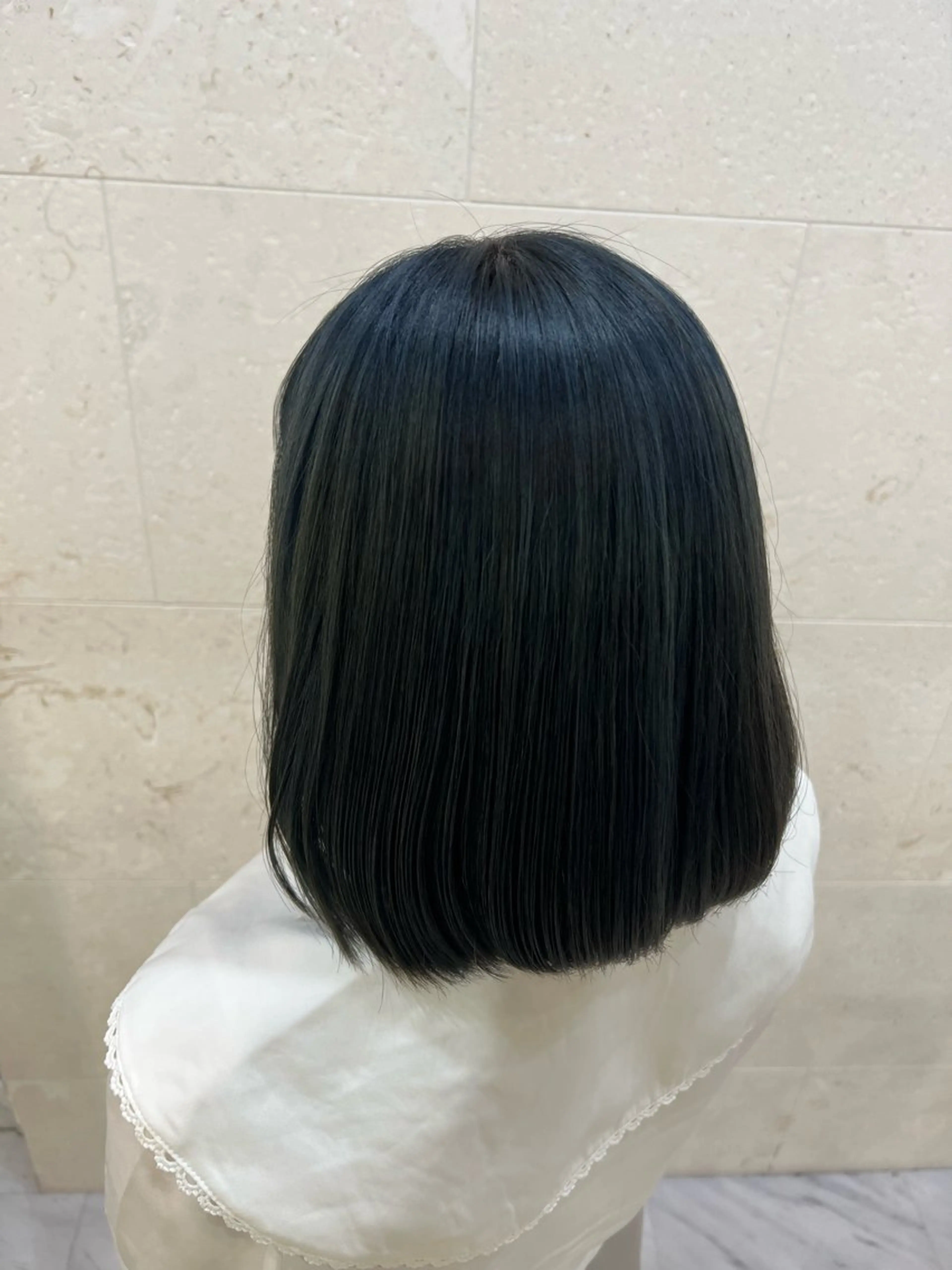 セミロング カラー アッシュ ブリーチ ブルーカラー ブルーアッシュ 鈴木 愛華のヘアスタイル
