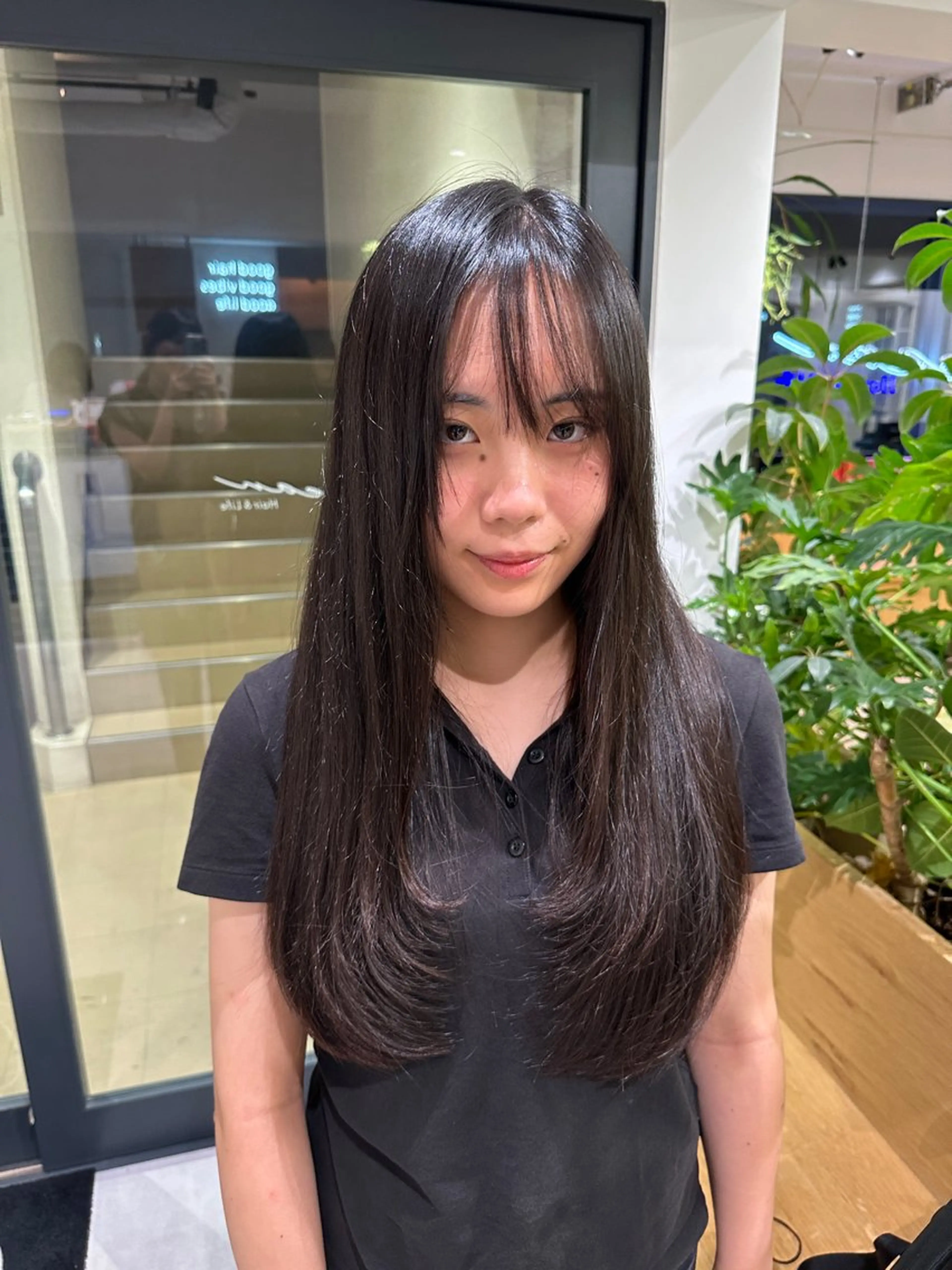 ロング 顔まわりレイヤー レイヤーカット 川上 彩夏のヘアスタイル