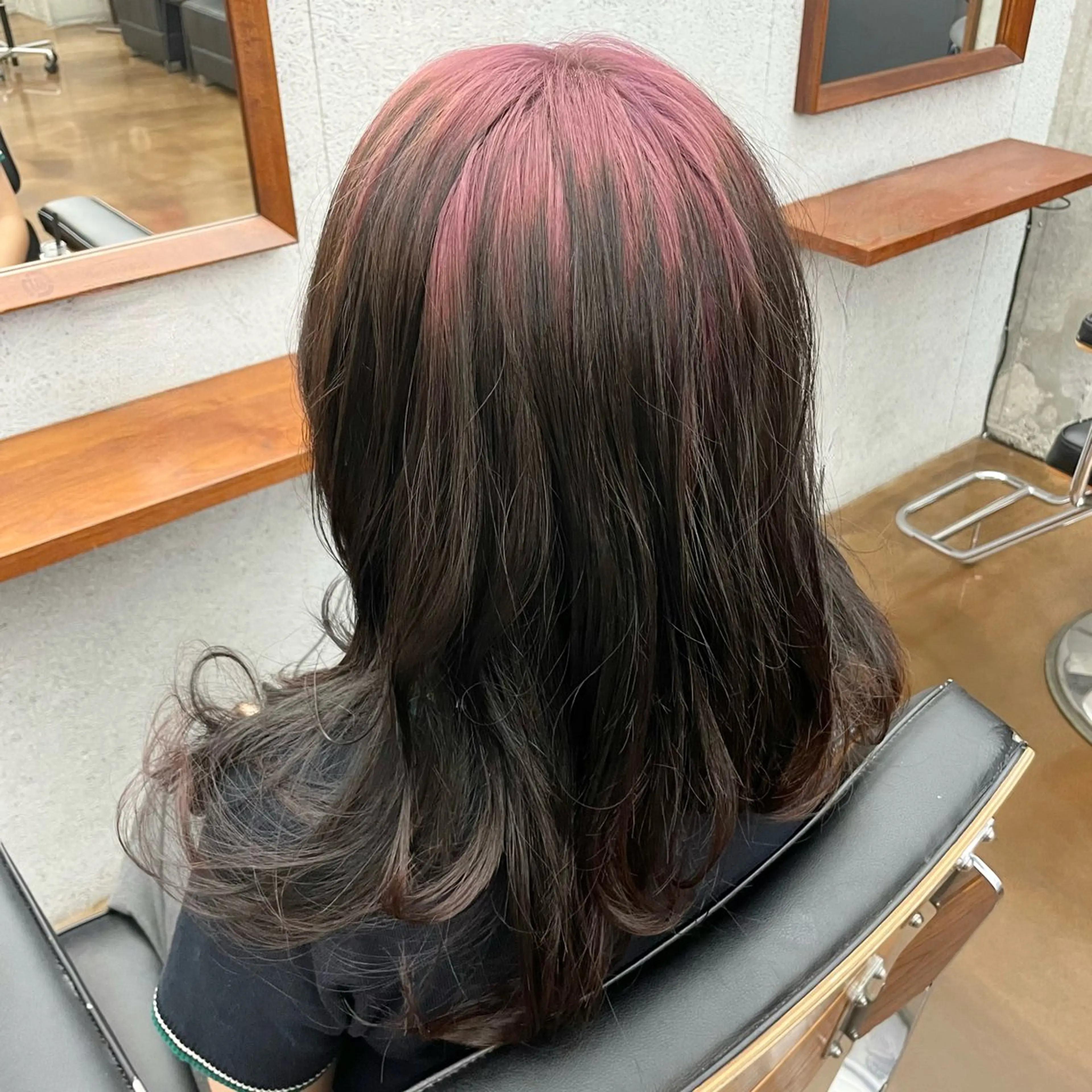 セミロング カラー メンズ メンズウルフカット ブラウンカラー ダークブラウン ピンクカラー ウルフカット カット ヘアカラー トリートメント ヘアセット ✂︎ウルフ・ショート ✂︎MIKUNIのヘアスタイル