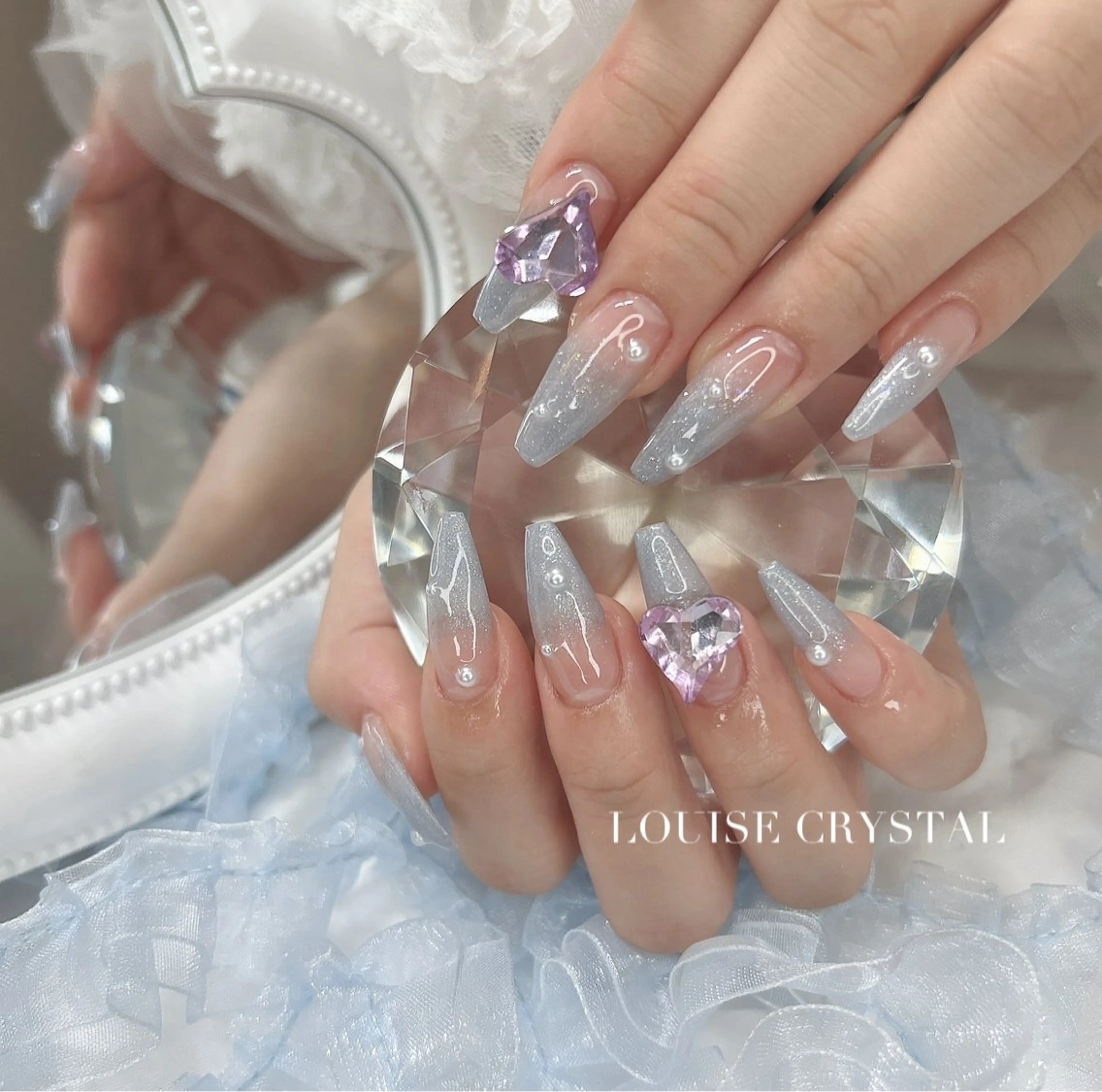 ネイル ハンドネイル LOUISE CRYSTALのネイルデザイン