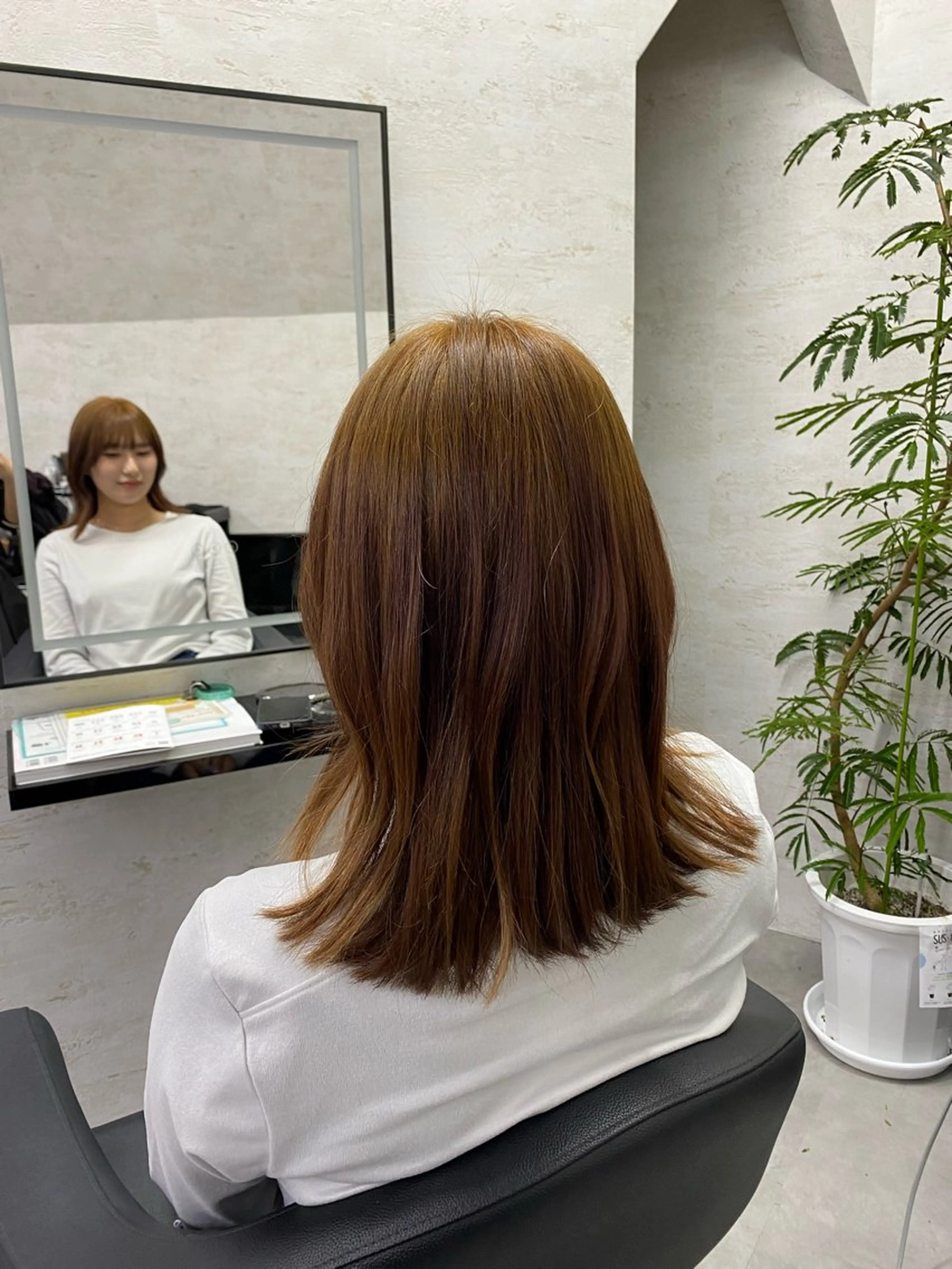 セミロング カラー ブリーチ ハイトーンカラー 韓国風ヘア レイヤーカット Lay/カラーリスト Myuukaのヘアスタイル