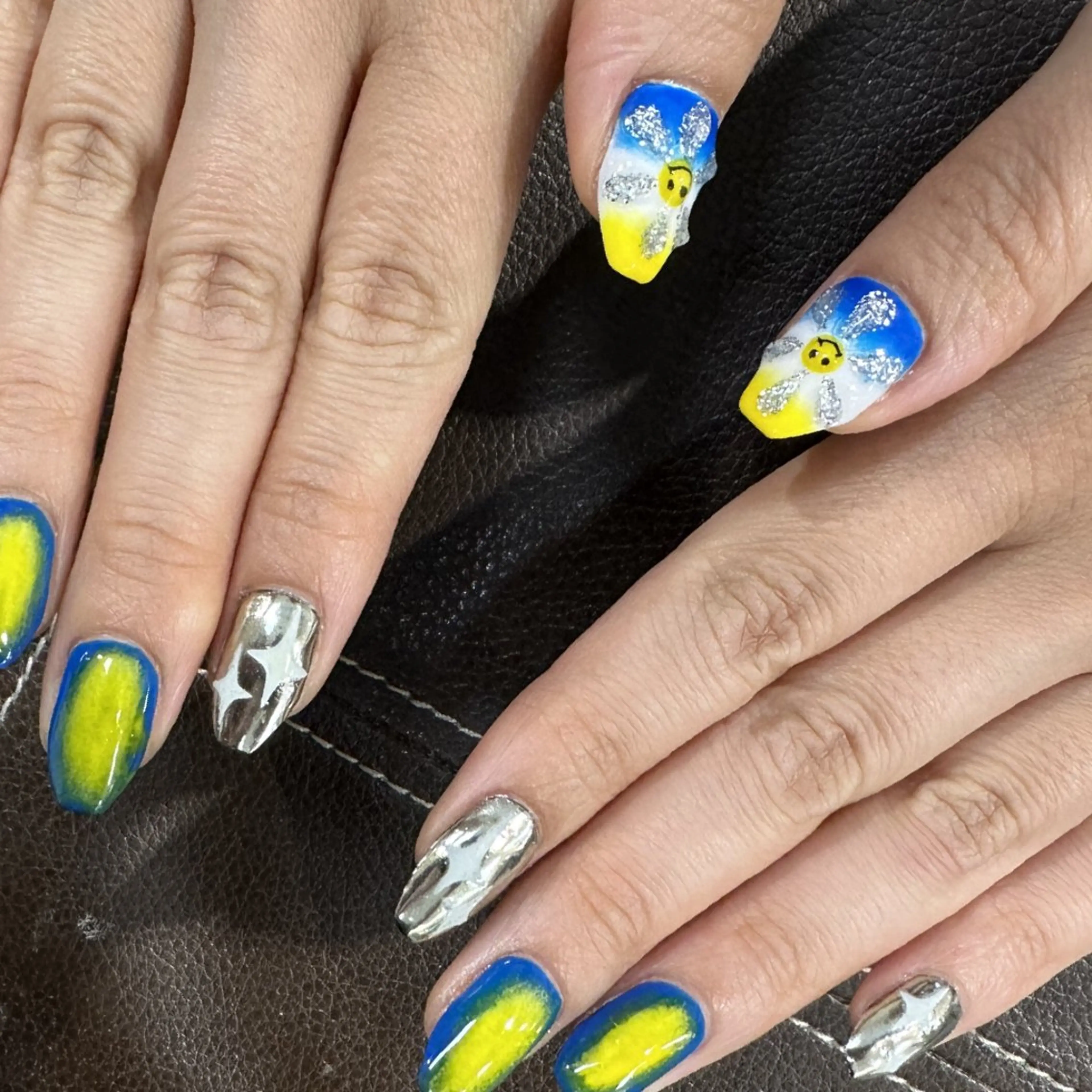 ネイル ミラーネイル ハンドネイル LaViena姫路所属・e_nail 〜本格ケア〜のネイルデザイン