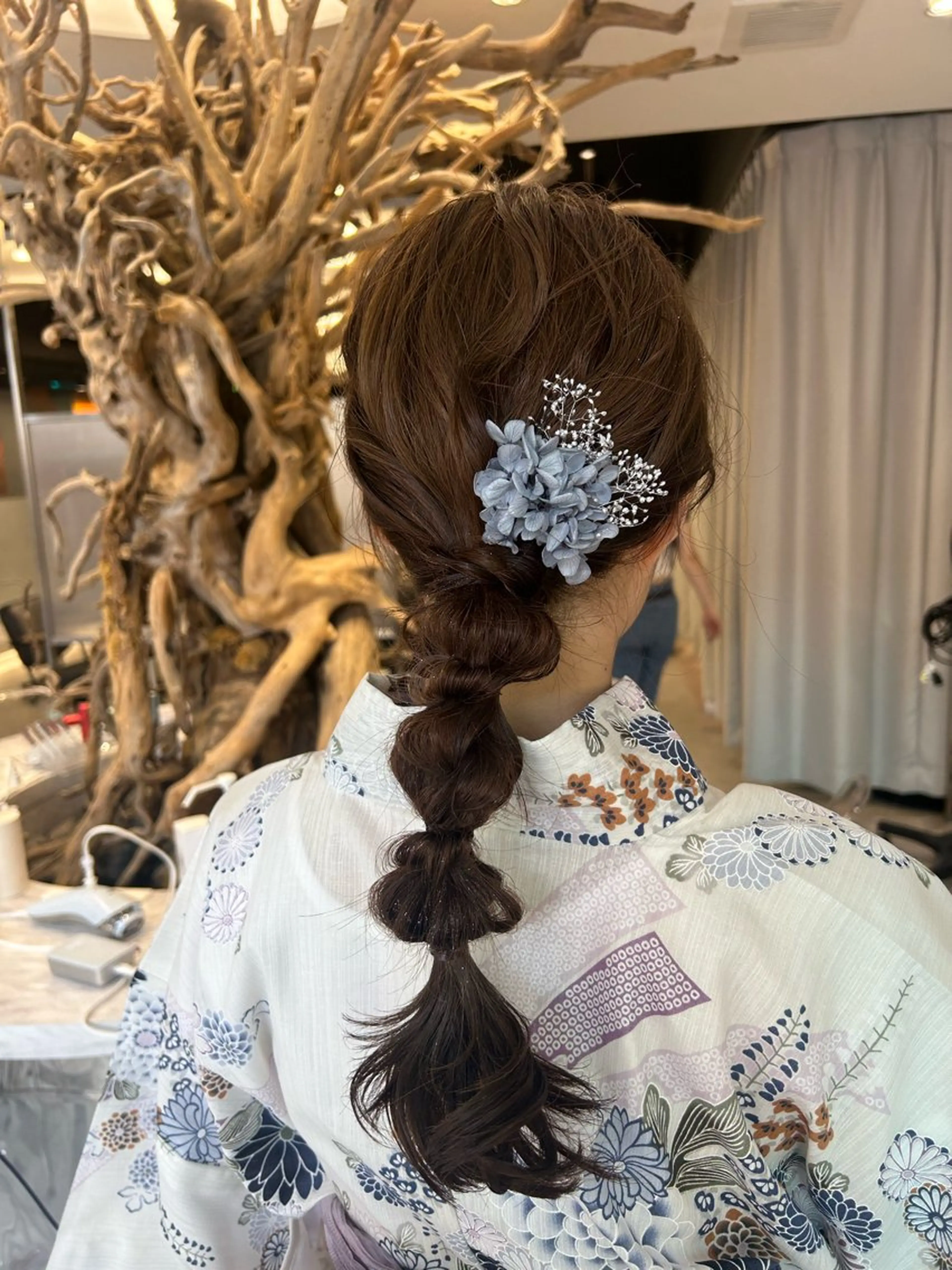 セミロング 透け感ベージュ ／ミハルのヘアスタイル