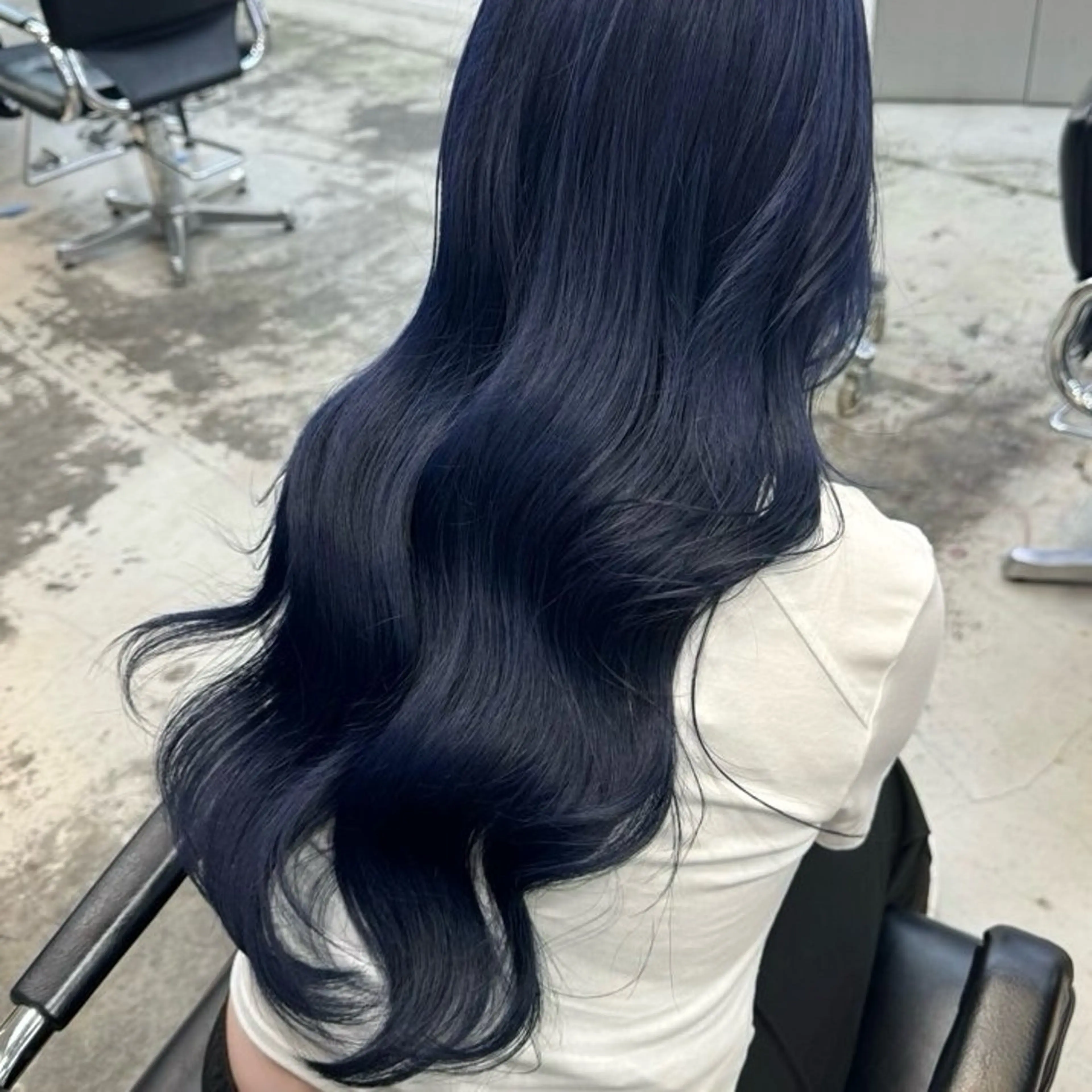 セミロング カラー 黒髪 ブルーカラー ブルーブラック ヘアカラー トリートメント 🌼動き×透明感🩵 ハイトーン/ナナのヘアスタイル