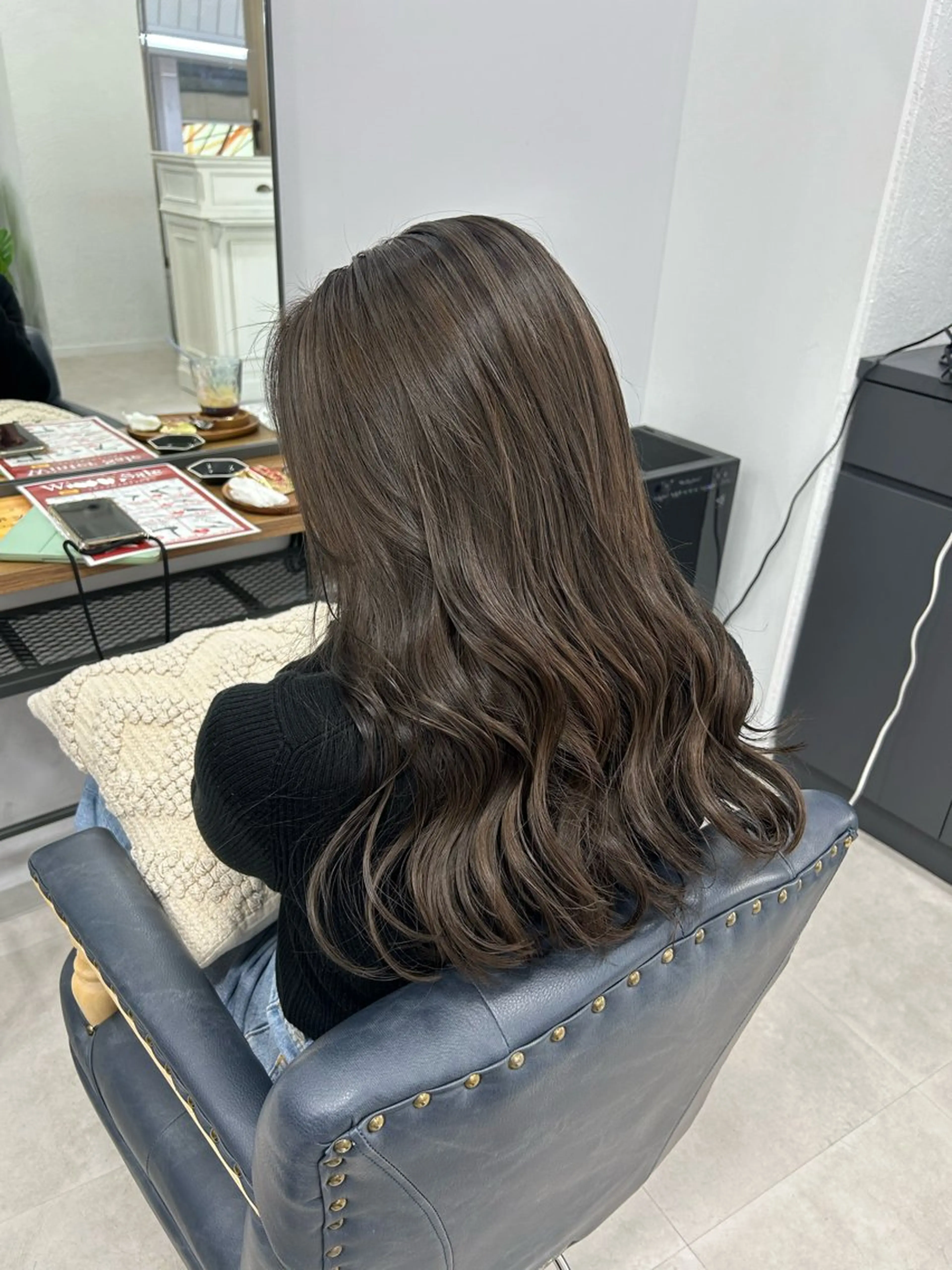 セミロング カラー グレージュ オリーブグレージュ オリーブグレー 幣 あや乃のヘアスタイル
