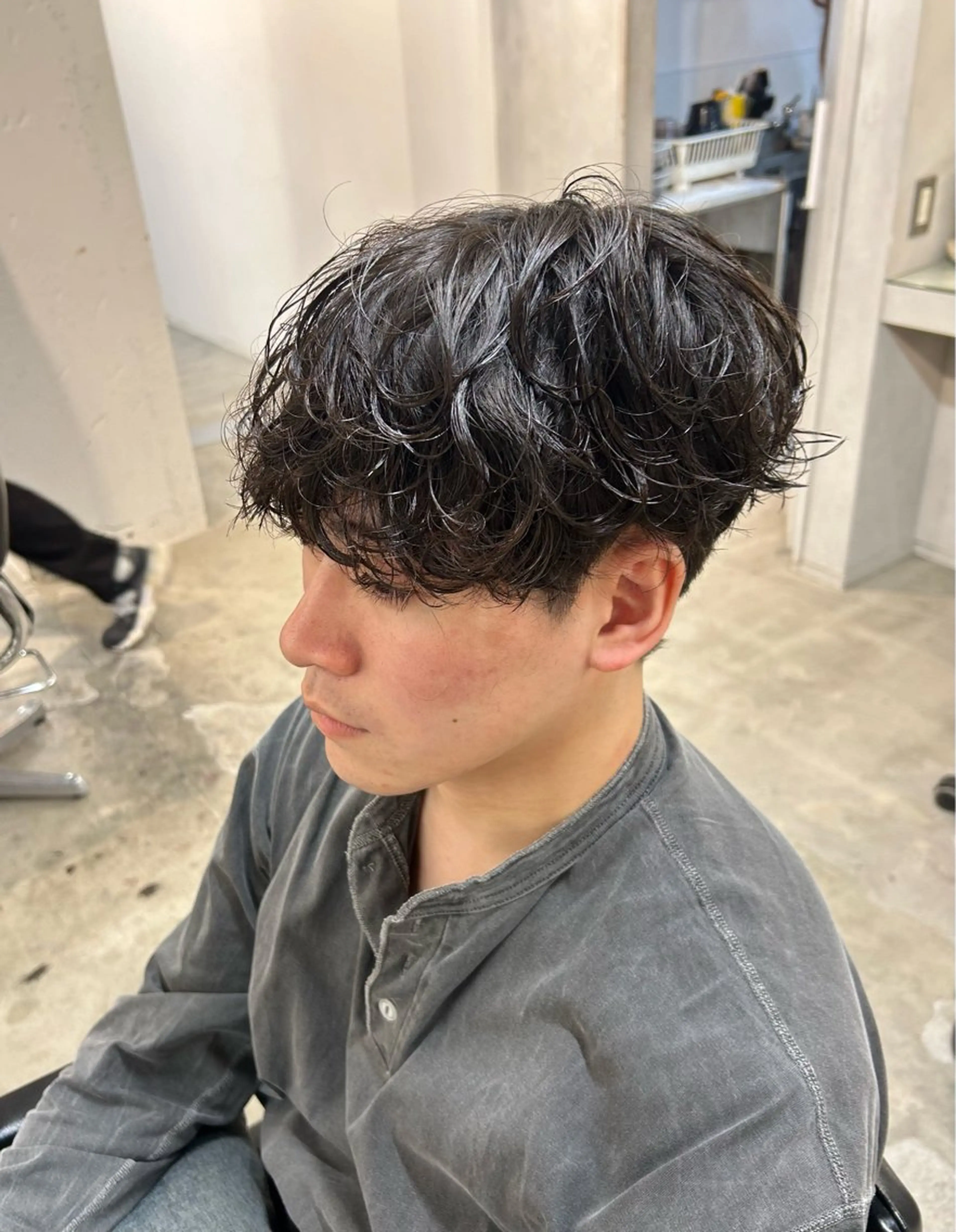 ショート パーマ メンズ ビジネス センターパート フェードカット フェザーパーマ メンズ韓国風 カット パーマ 💈圧倒的かっこいい 💈メンズパーマの匠のヘアスタイル