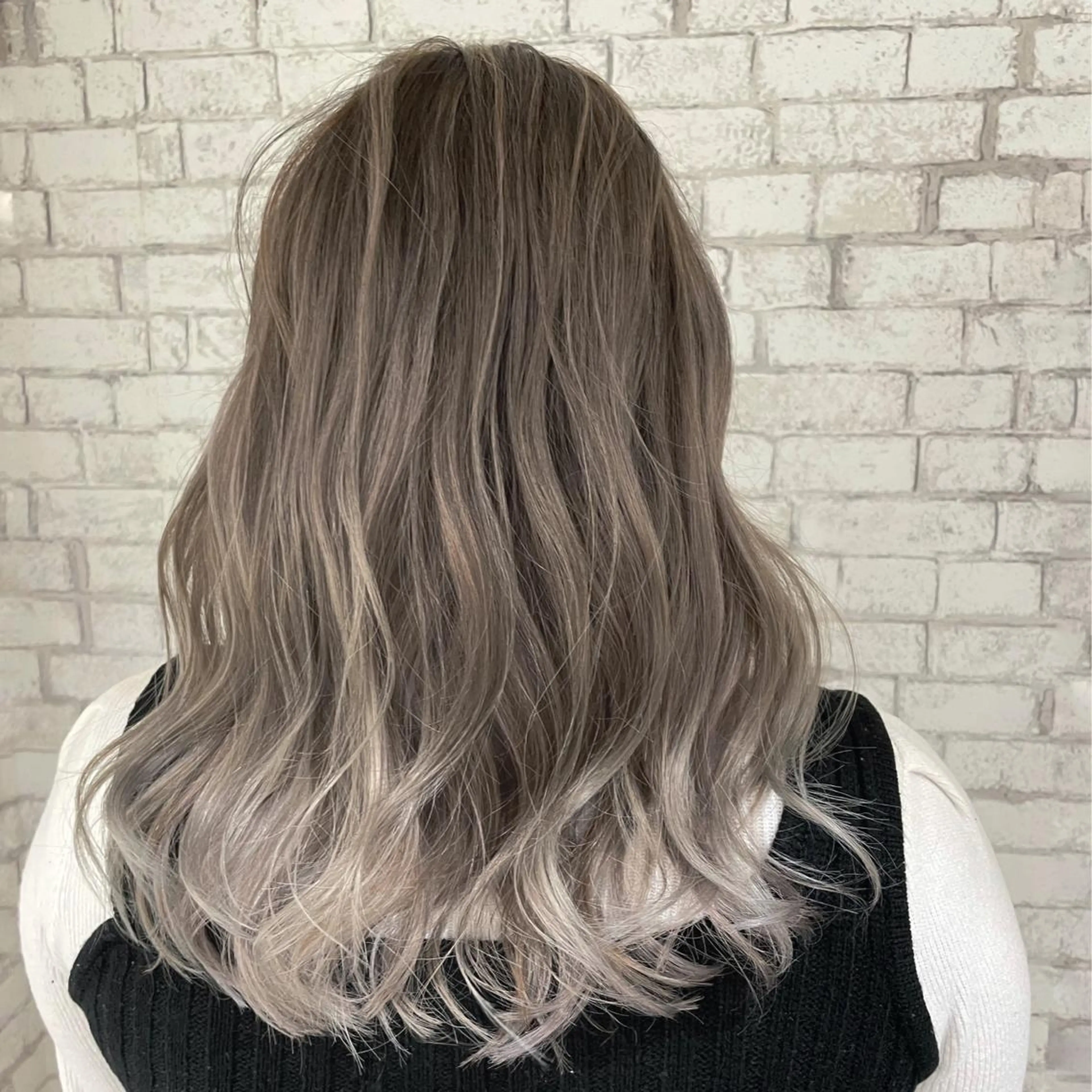 セミロング カラー バレイヤージュ グラデーションカラー ハイライトカラー ハイライト レイヤーカット ヘアカラー トリートメント 低ダメージ特化🌱 佐野優斗のヘアスタイル
