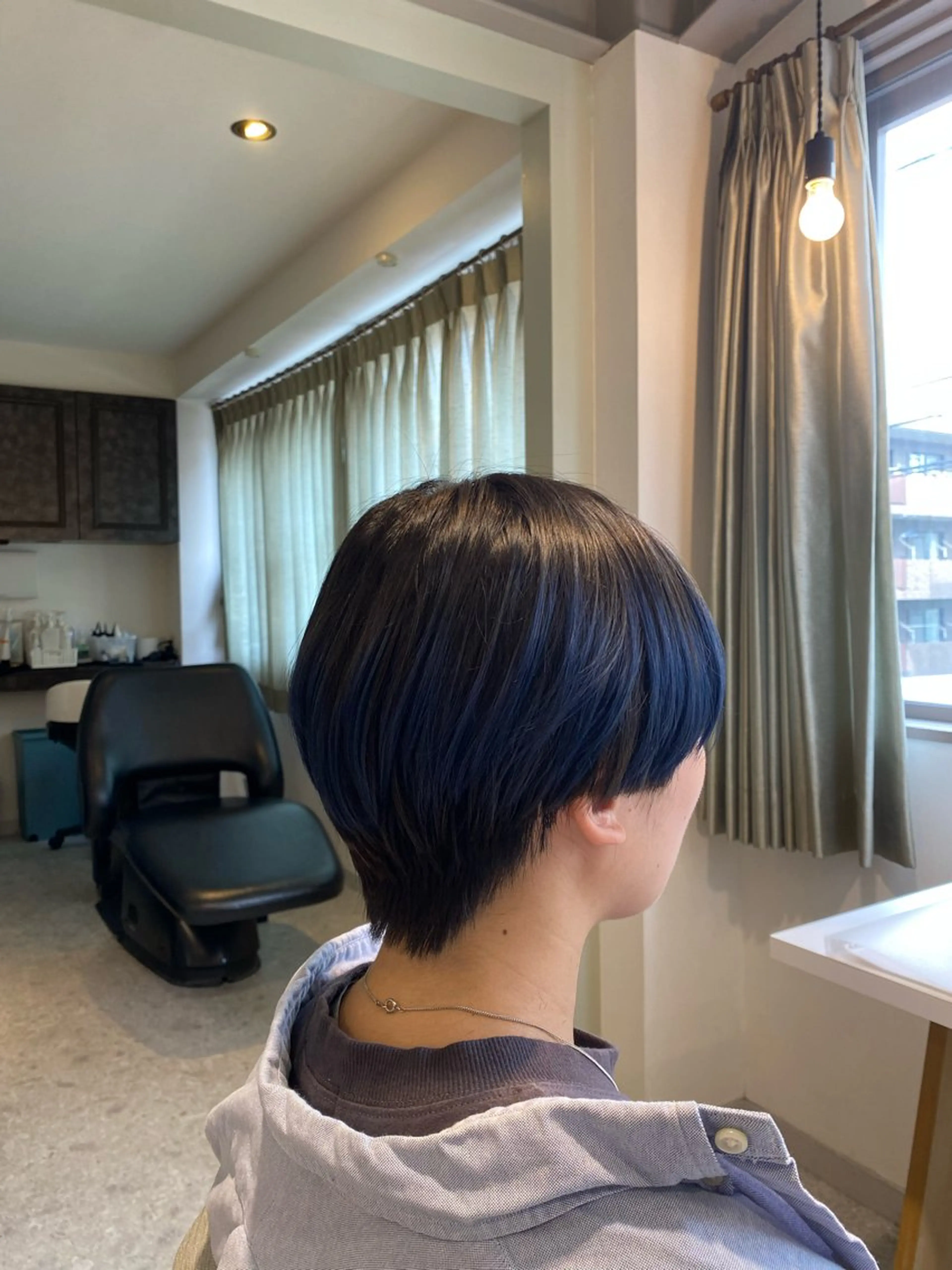 ショート カラー 佐々木 彩乃のヘアスタイル