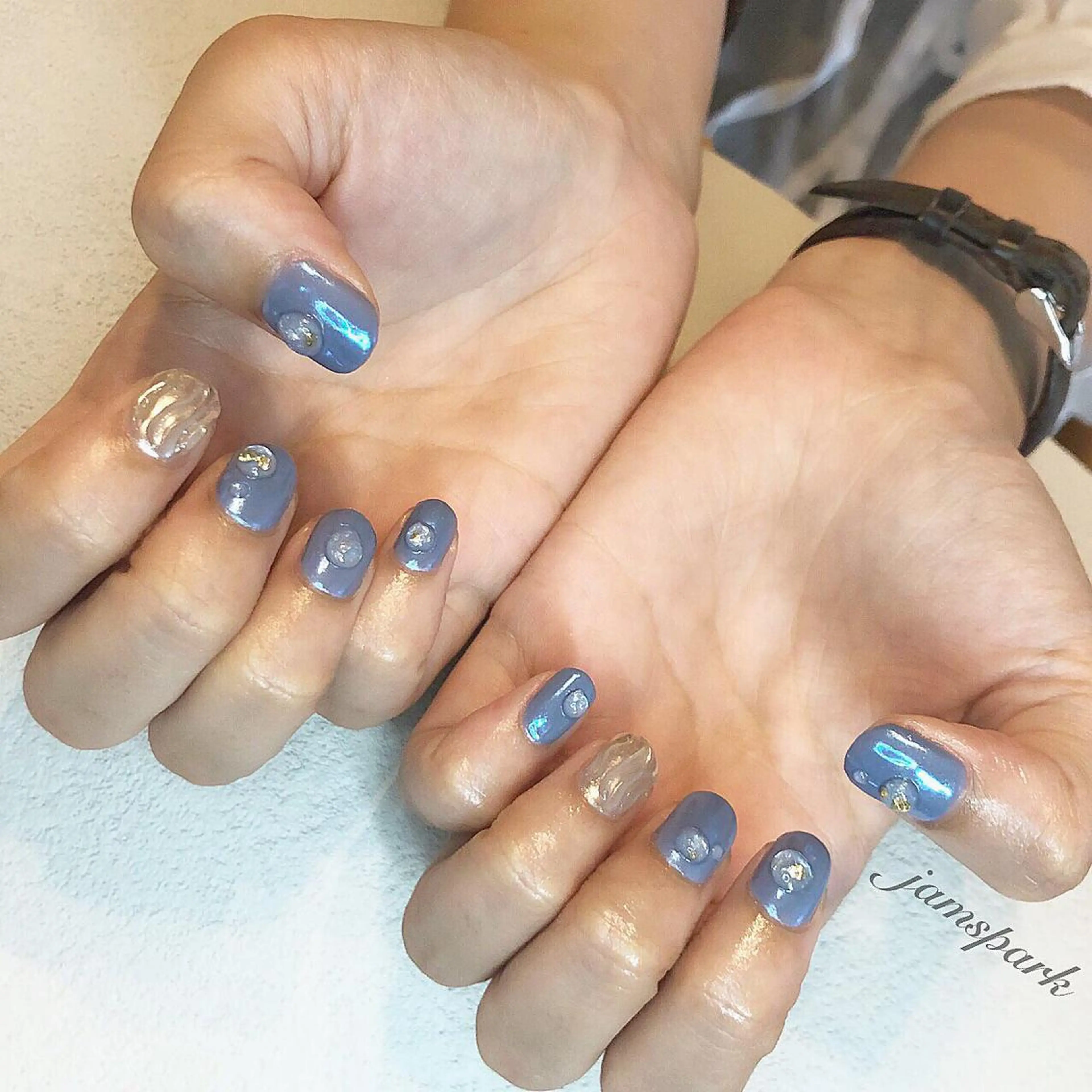 ネイル ブルー ジェルネイル キラキラネイル ミラーネイル ニュアンスネイル ハンドネイル jamspark ✨のネイルデザイン