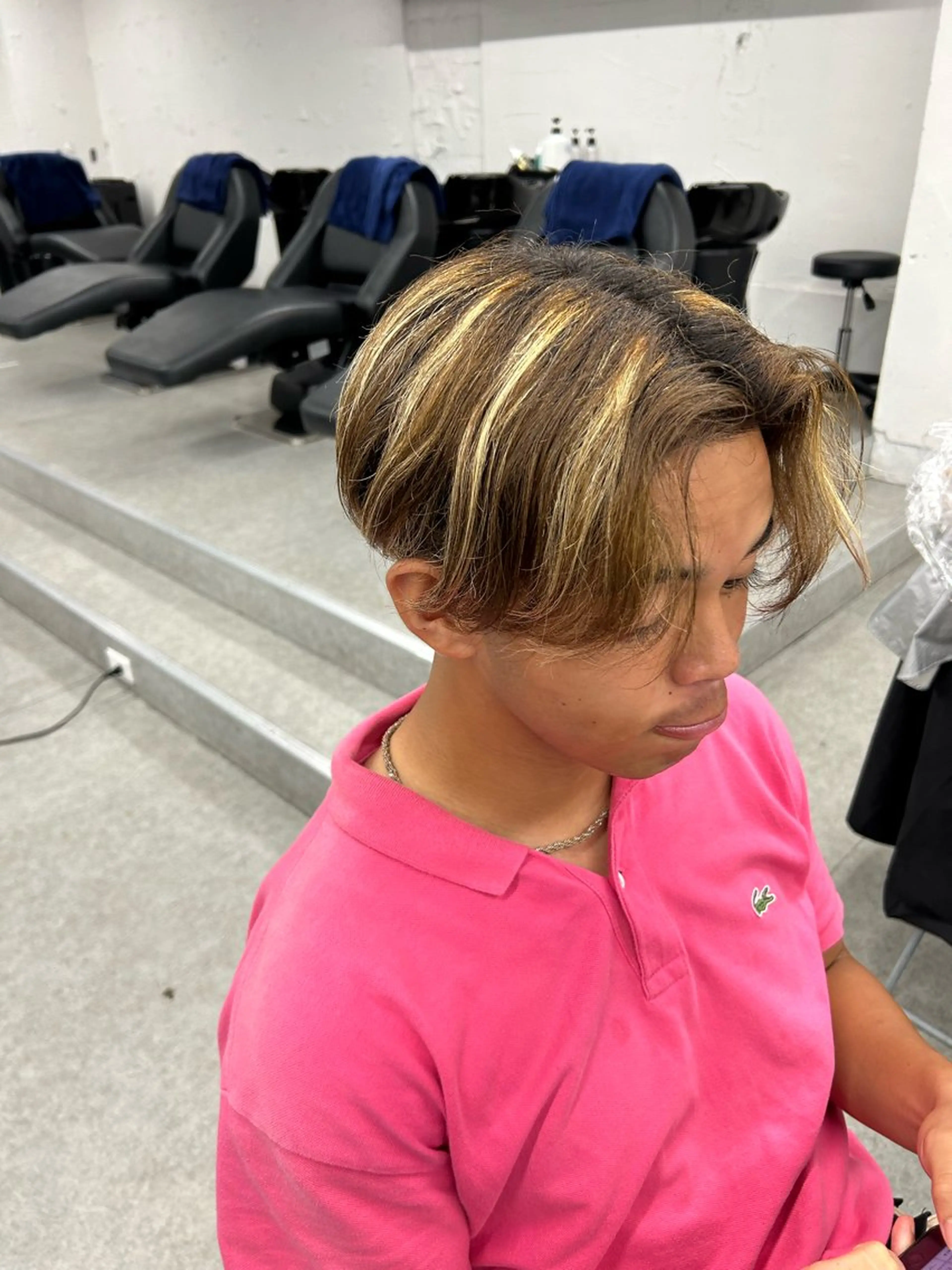 カラー メンズ メンズハイライト ダブルカラー ハイライトカラー 髪質改善 韓国風🤍グレ ージュ🤍たくみのヘアスタイル