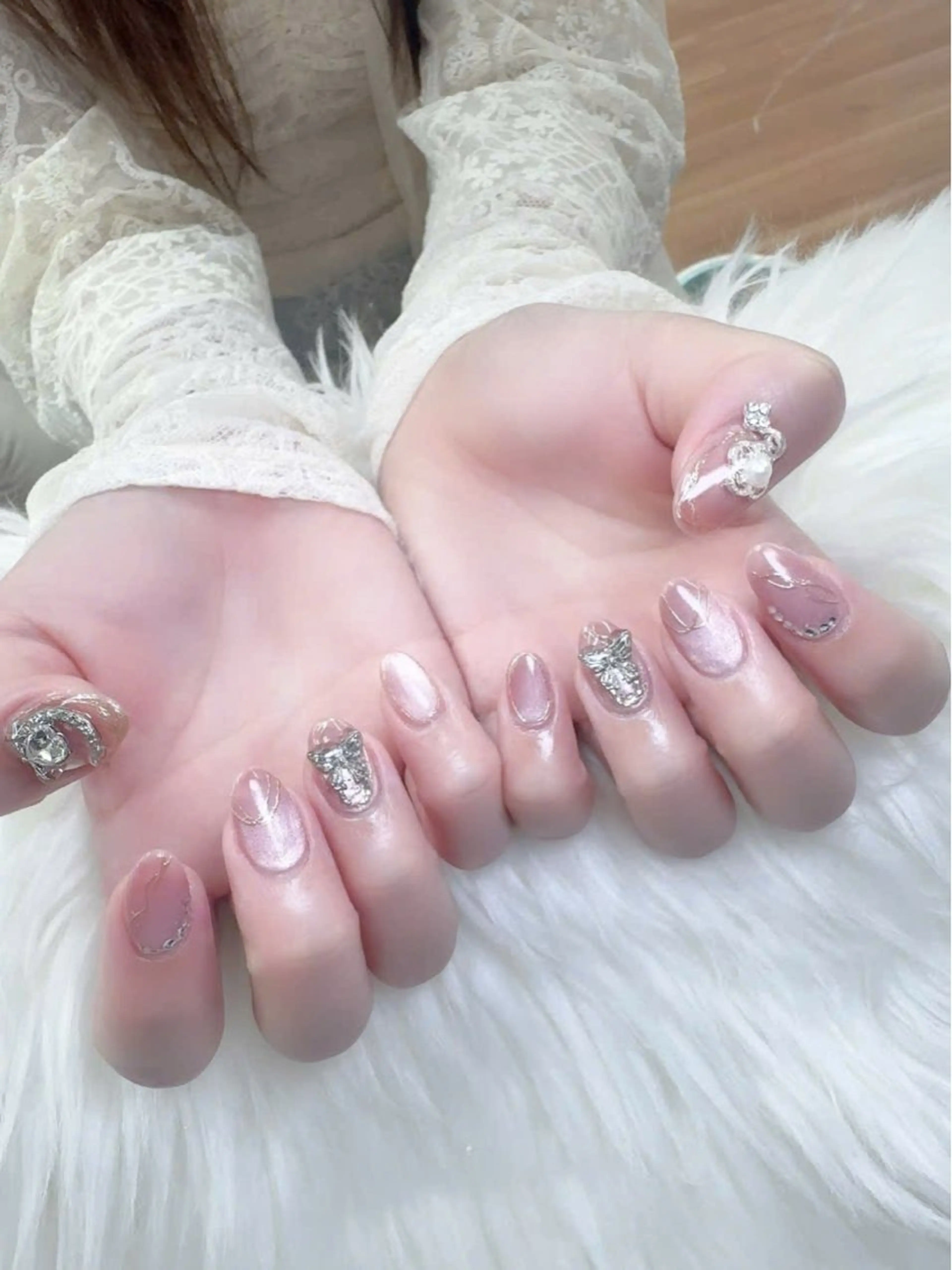 ネイル フレンチネイル グラデーション キラキラネイル 韓国ネイル マグネットネイル ハンドネイル ハンドケア Hara Nail 【パラジェル使用】のネイルデザイン