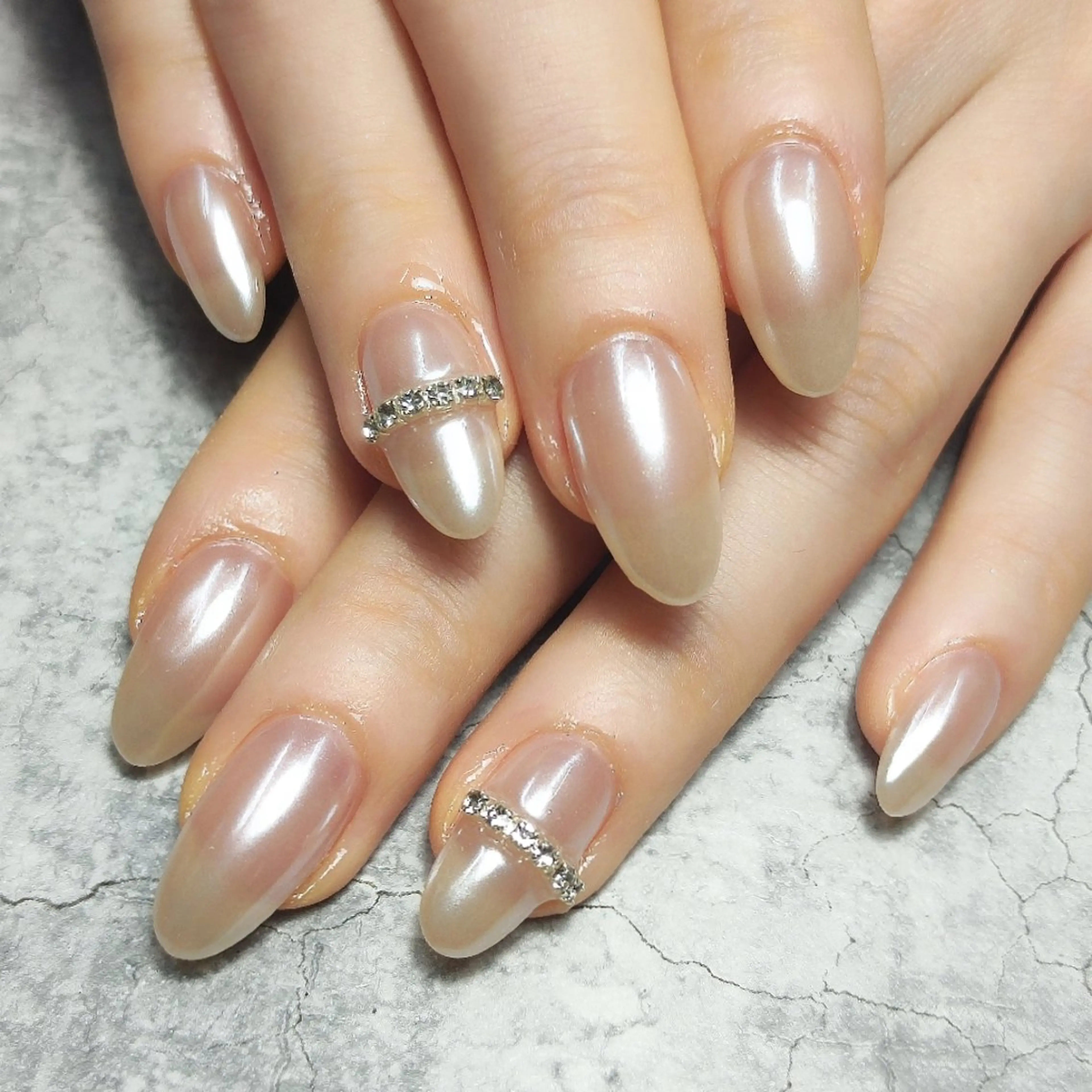 ネイル オーロラネイル ホワイト ハンドネイル 個人サロン saltnailのネイルデザイン