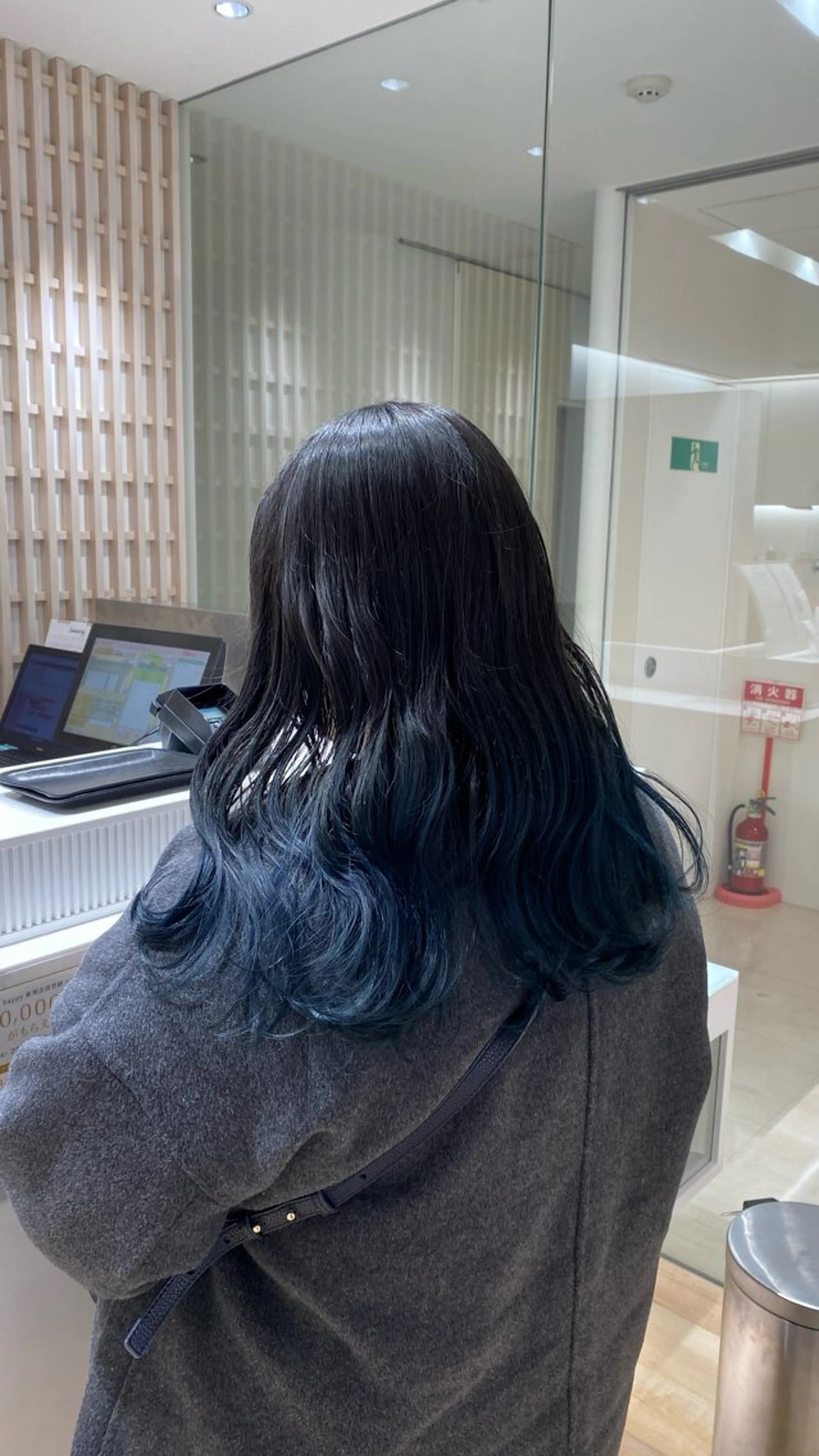 セミロング カラー ブリーチ ヘアカラー トリートメント 松永 わかなのヘアスタイル
