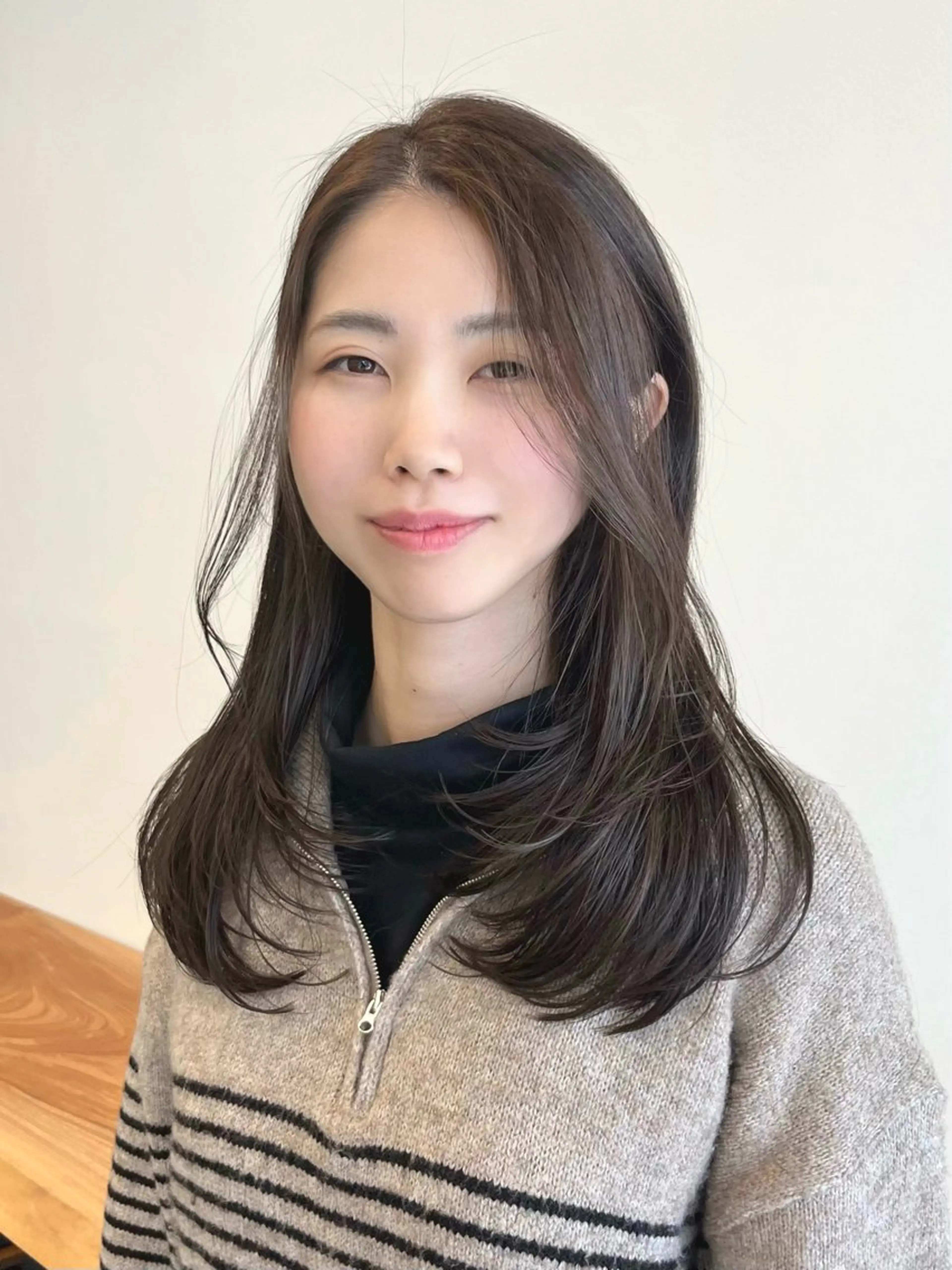 ロング カラー グレージュ くびれヘア 顔まわりレイヤー 韓国風ヘア レイヤーカット カット ヘアカラー i.Ehime所属・i.Ehime💫 齋藤  あつきのヘアスタイル