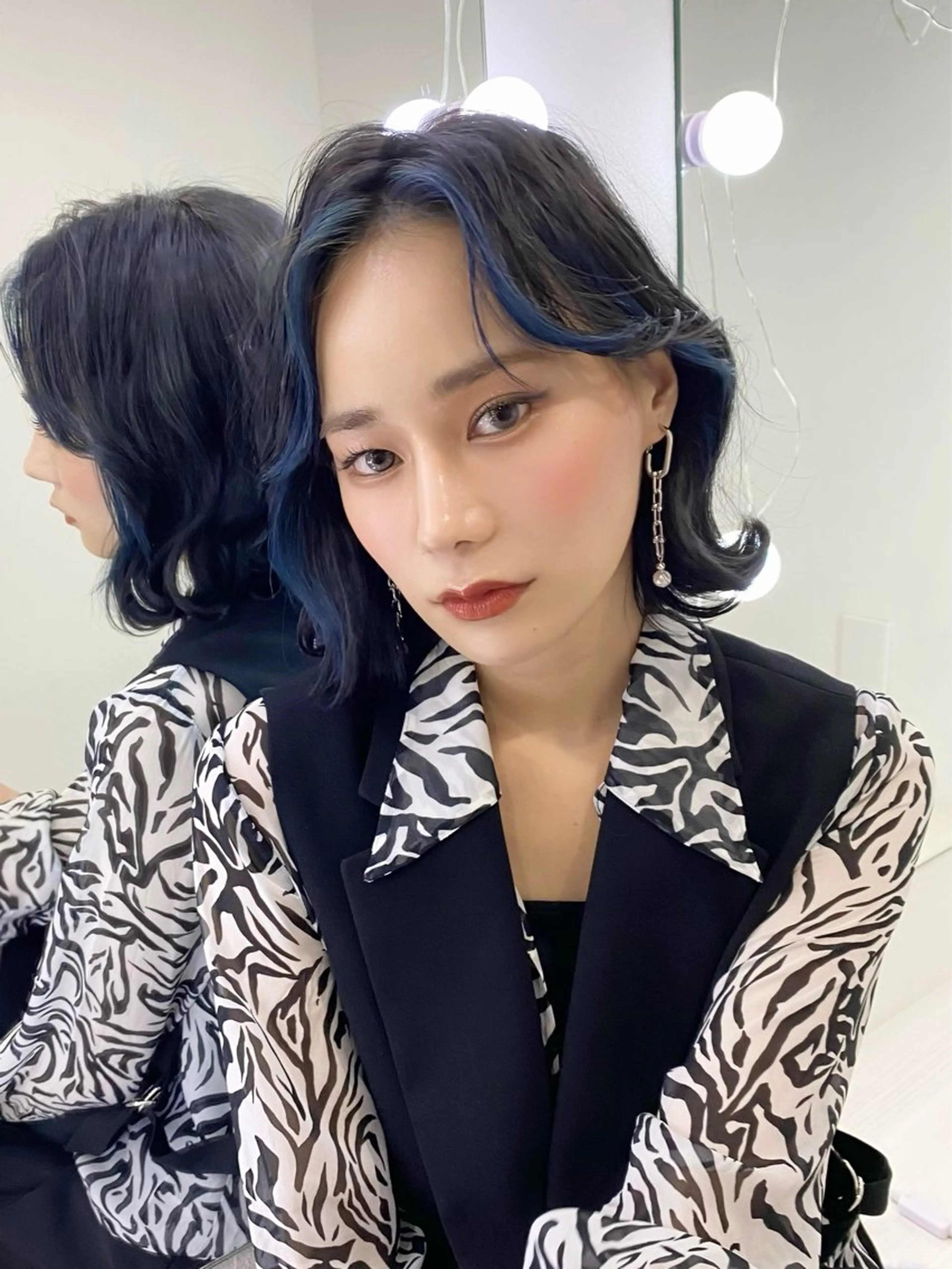 ミディアム ミストバング カット ヘアカラー トリートメント 🩵艶ハイトーン 🩵 𝓨𝓤𝓤のヘアスタイル