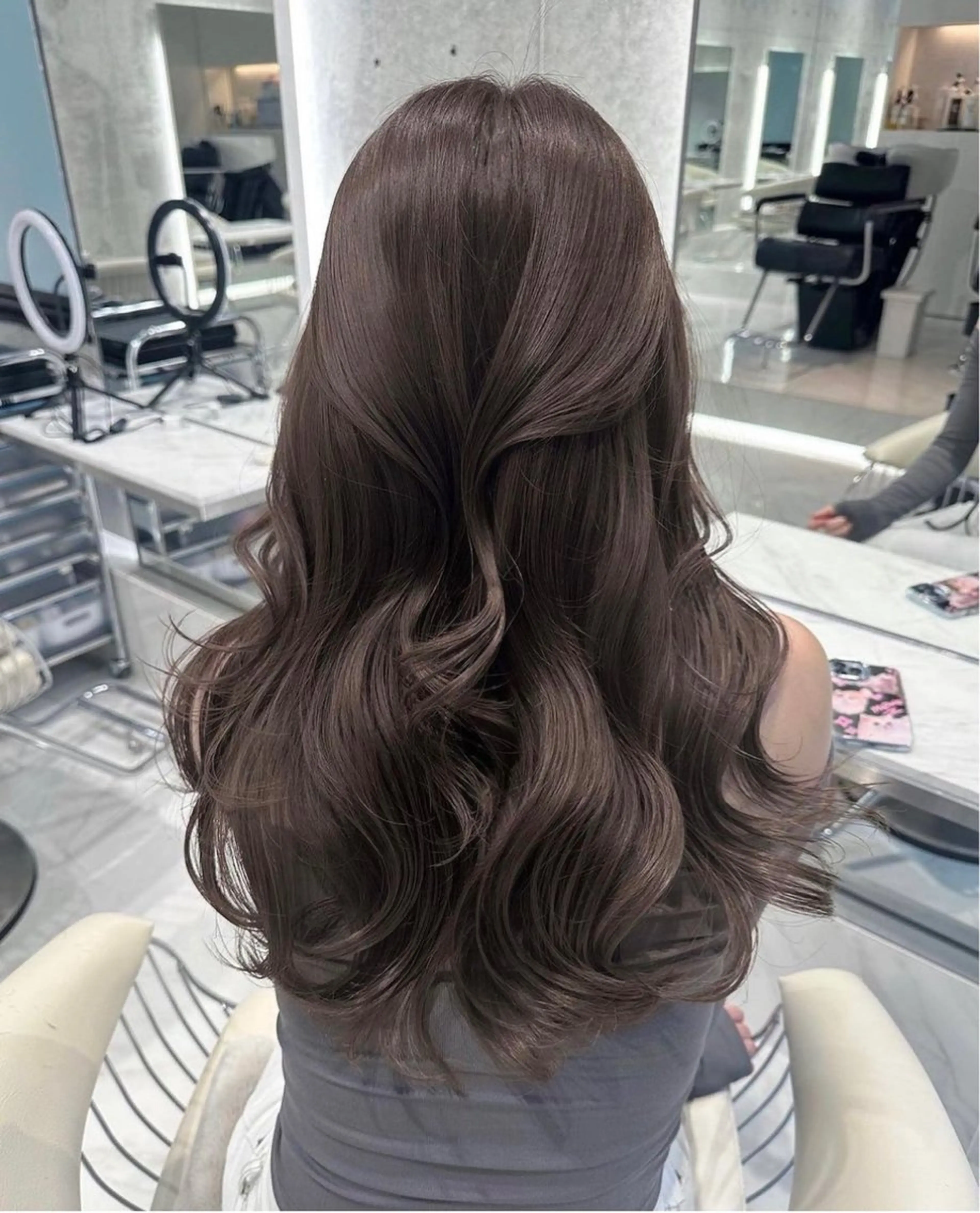 ロング ♡Yoshino♡ 艶グレージュカラーのヘアスタイル