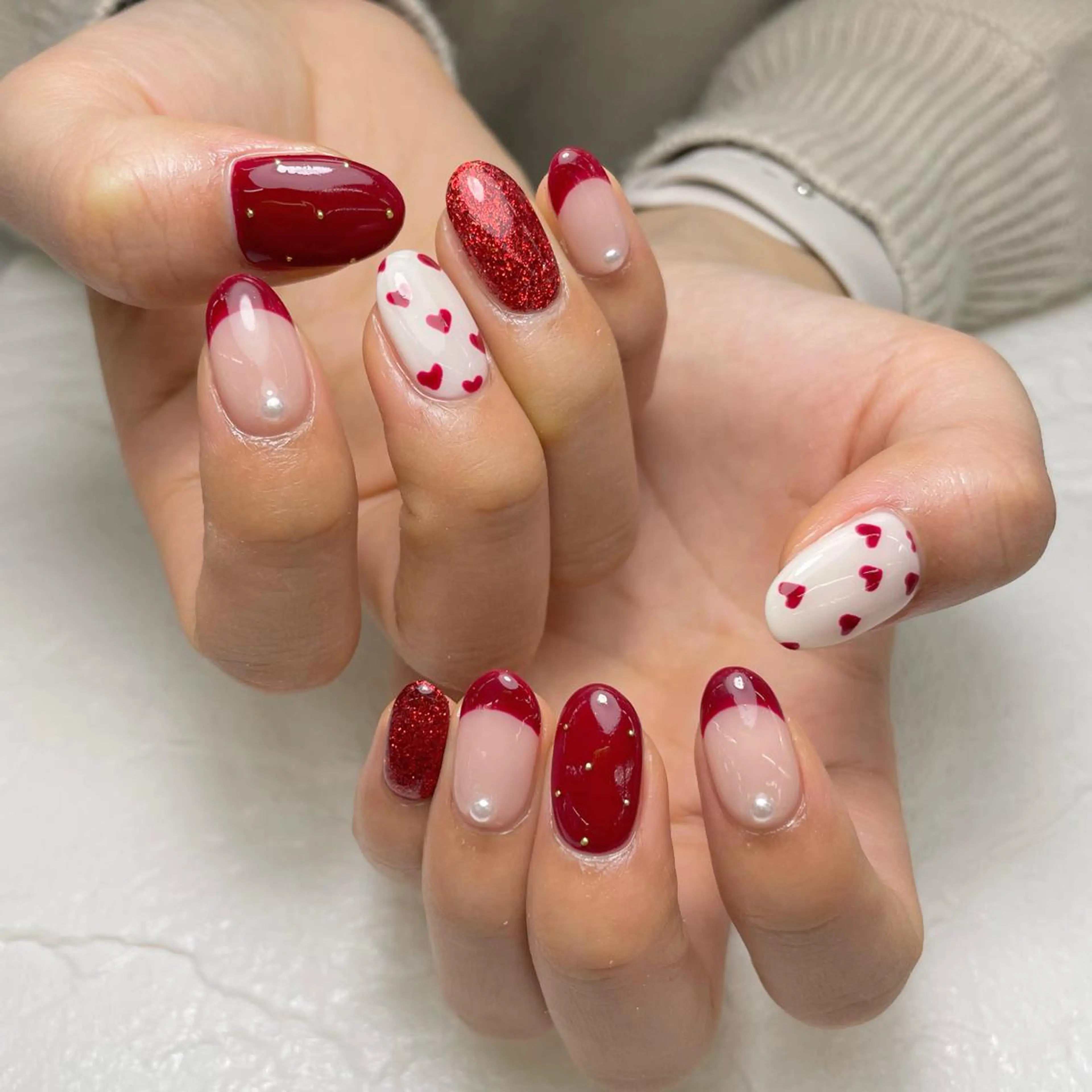 ネイル フレンチネイル ハート 持ち込み 赤色 冬ネイル Nail Blue512所属・Nailist MINORIのネイルデザイン