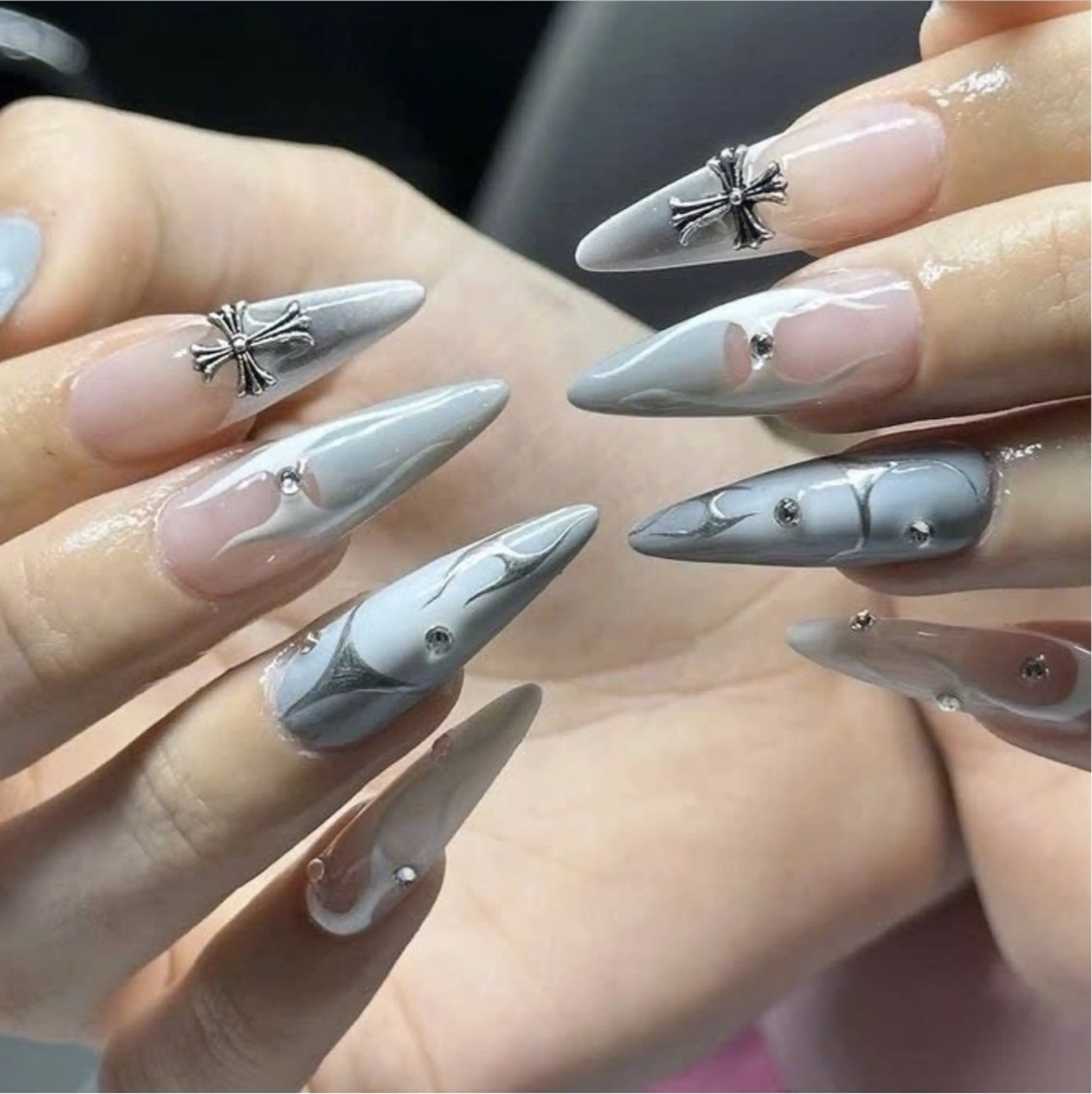 ネイル フレンチネイル キラキラネイル マグネットネイル ミラーネイル ニュアンスネイル ハンドネイル Lyn TA Nailのネイルデザイン