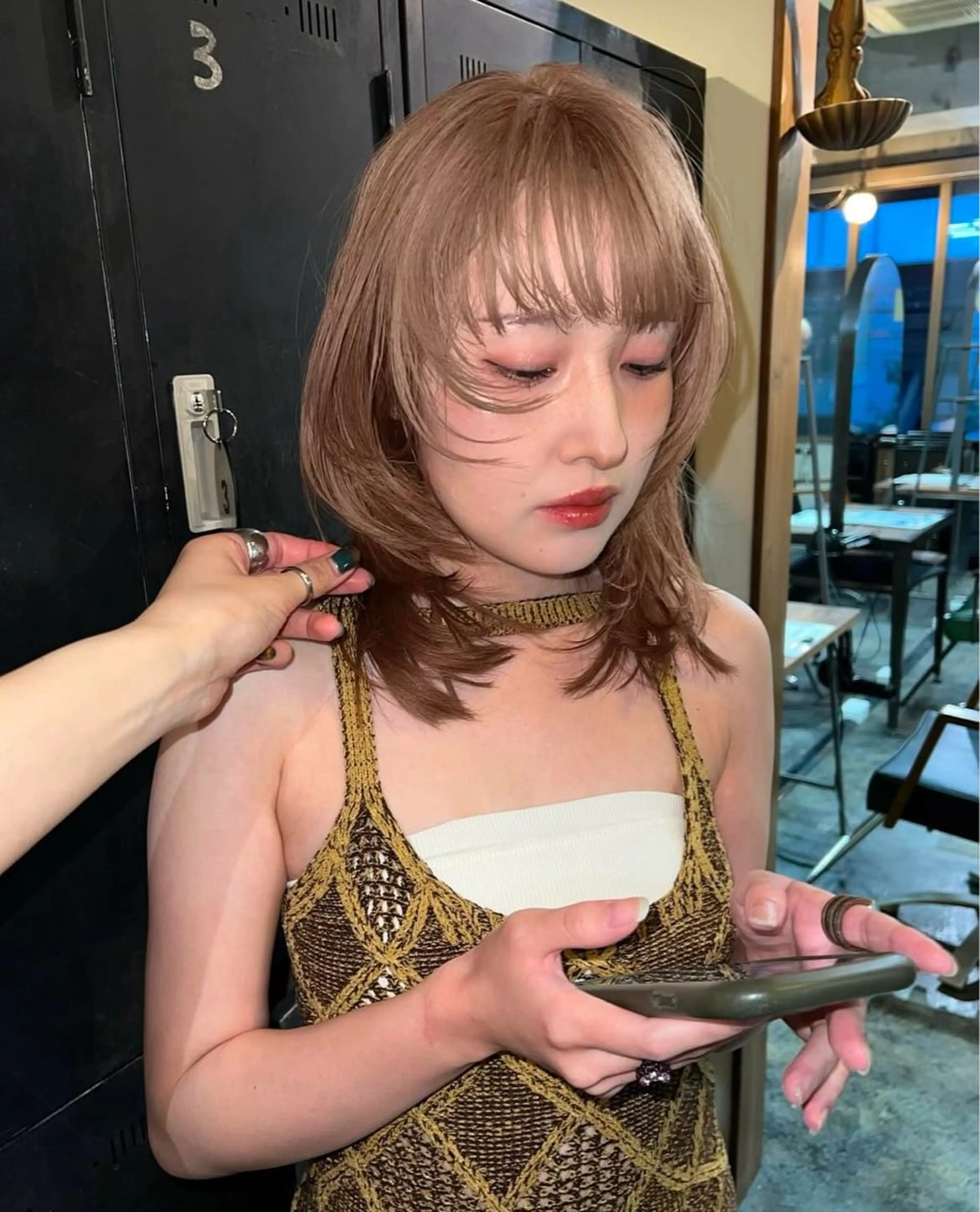 ミディアム ウルフカット ハイトーン/デザイン honokaのヘアスタイル