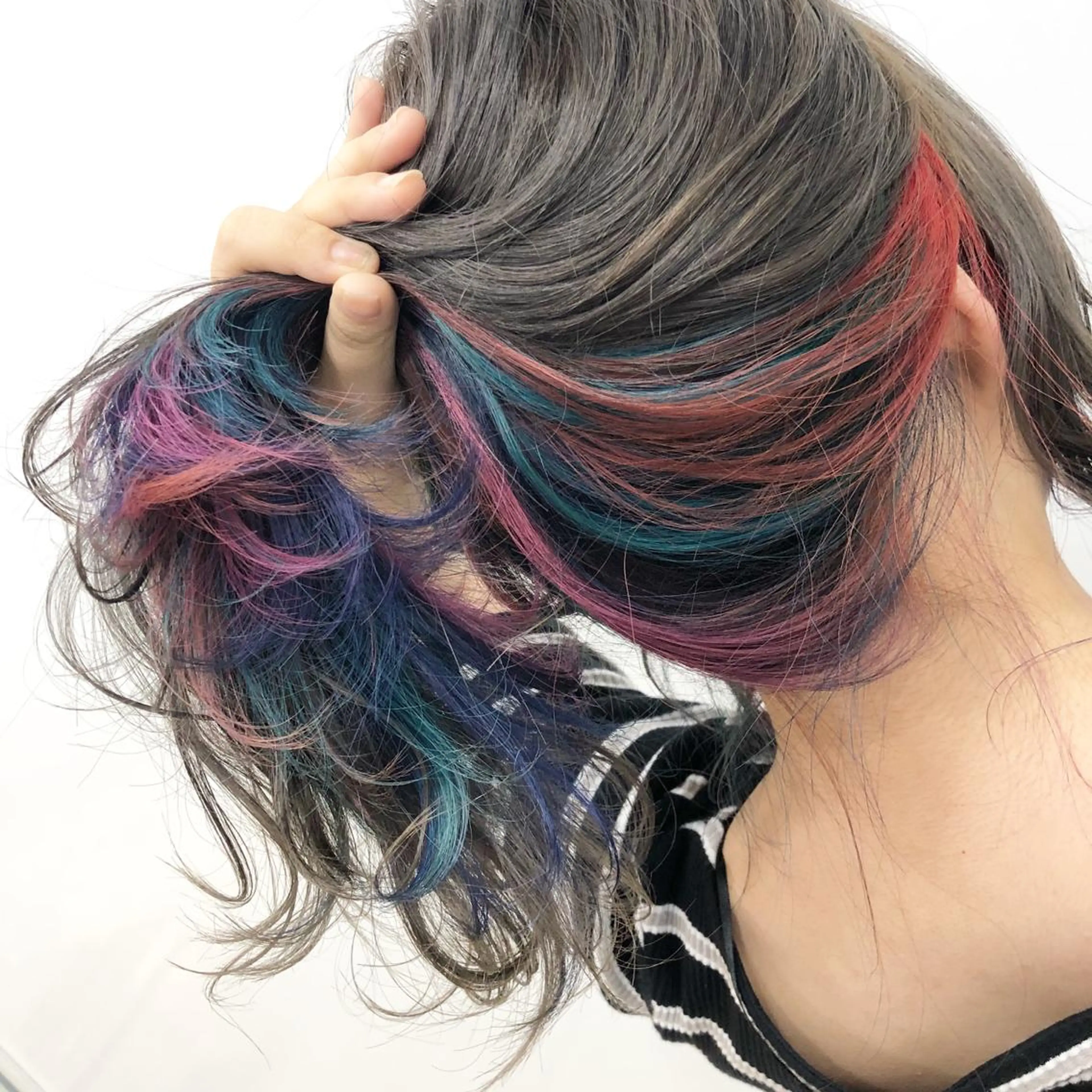 セミロング カラー ユニコーンカラー 佐々木 好乃のヘアスタイル