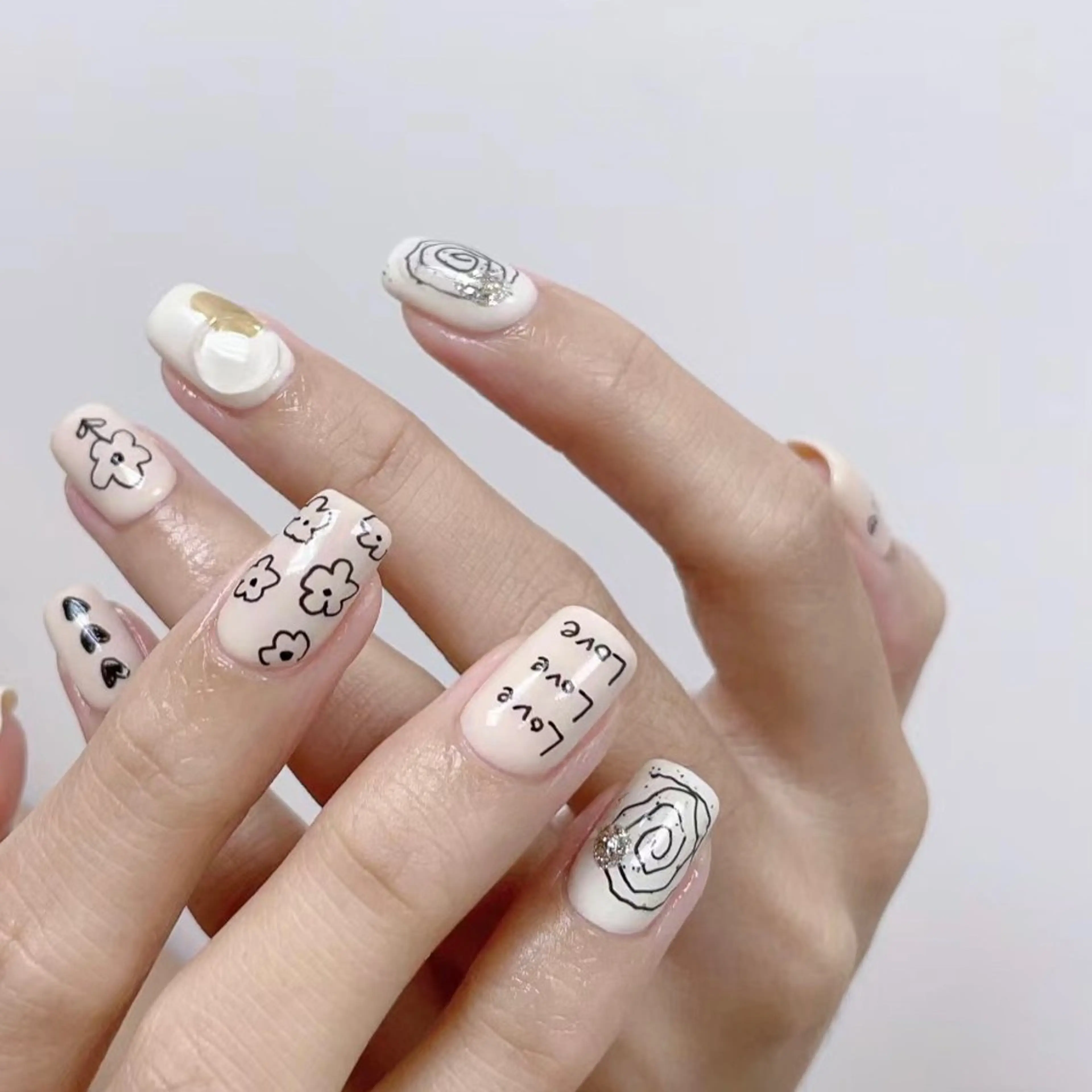 ネイル ハンドネイル ハンドケア ネイル＆アイラッシュ ∩_∩アオイのネイルデザイン