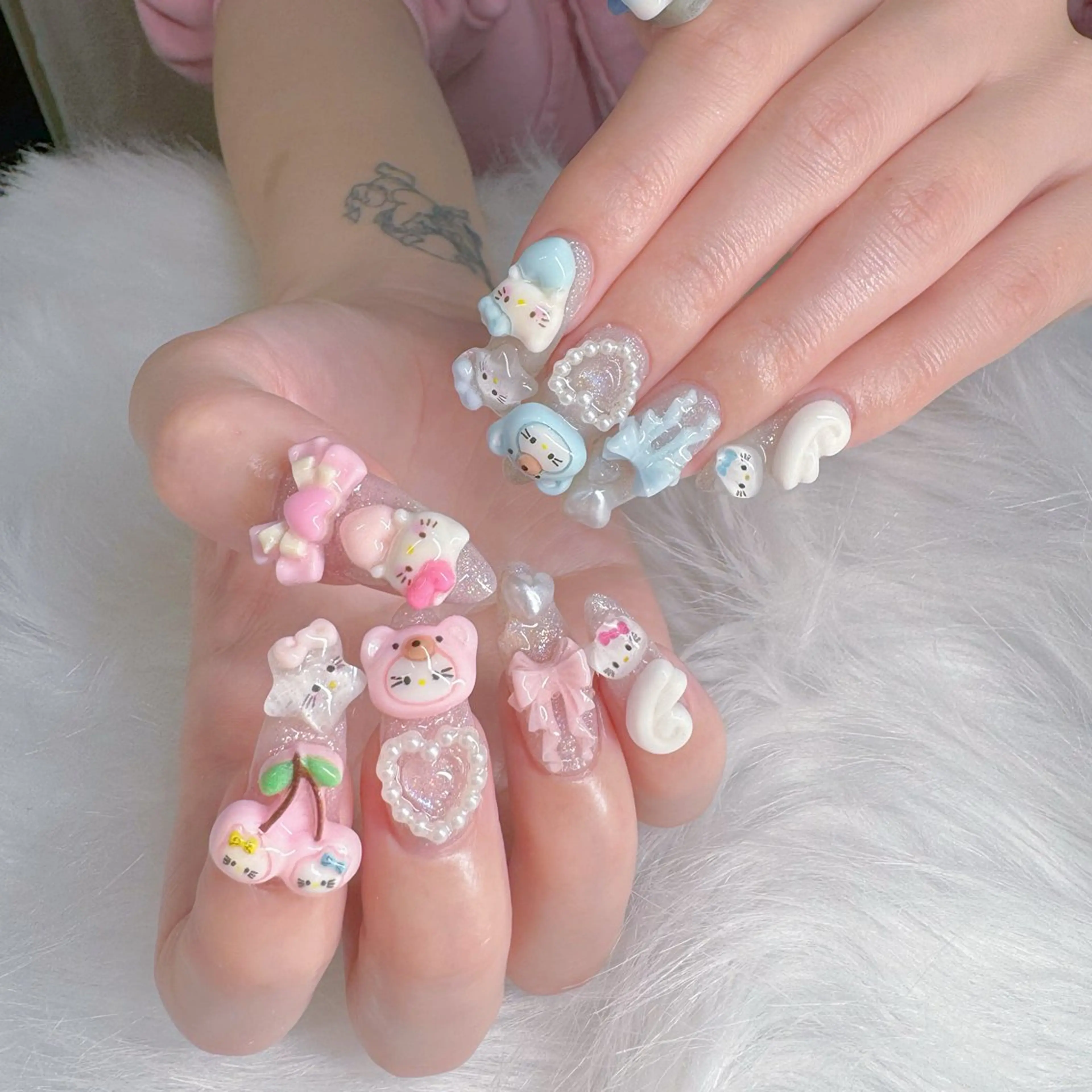 ネイル オーロラネイル フレンチネイル ハート 韓国ネイル レース ハンドネイル MELODY BEAUTY SALON所属・Melody  スカルプ専門店のネイルデザイン