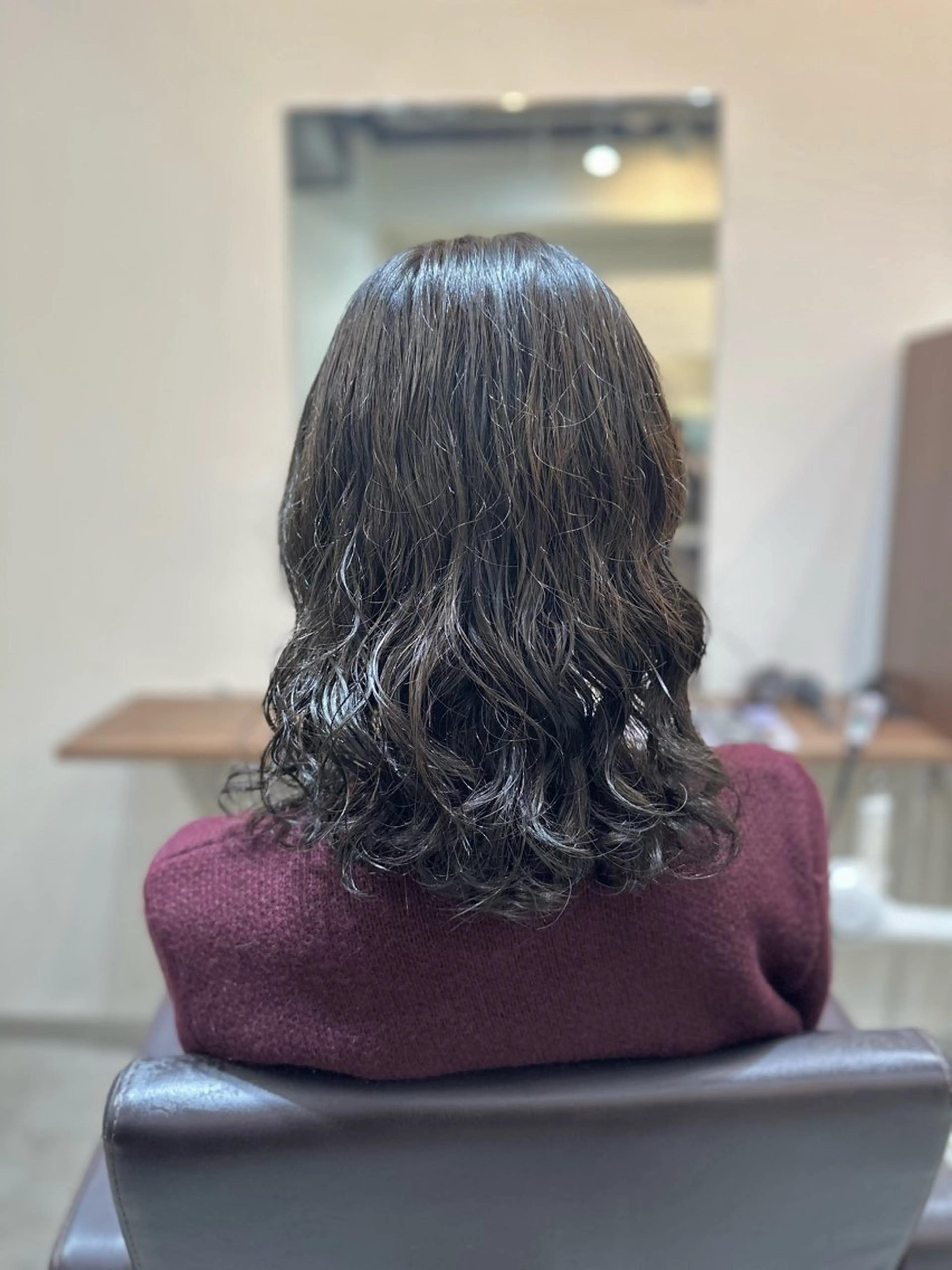 ミディアム カラー パーマ カット ヘアカラー パーマ トリートメント 小顔カット✨ 透明感カラー✨kyoのヘアスタイル