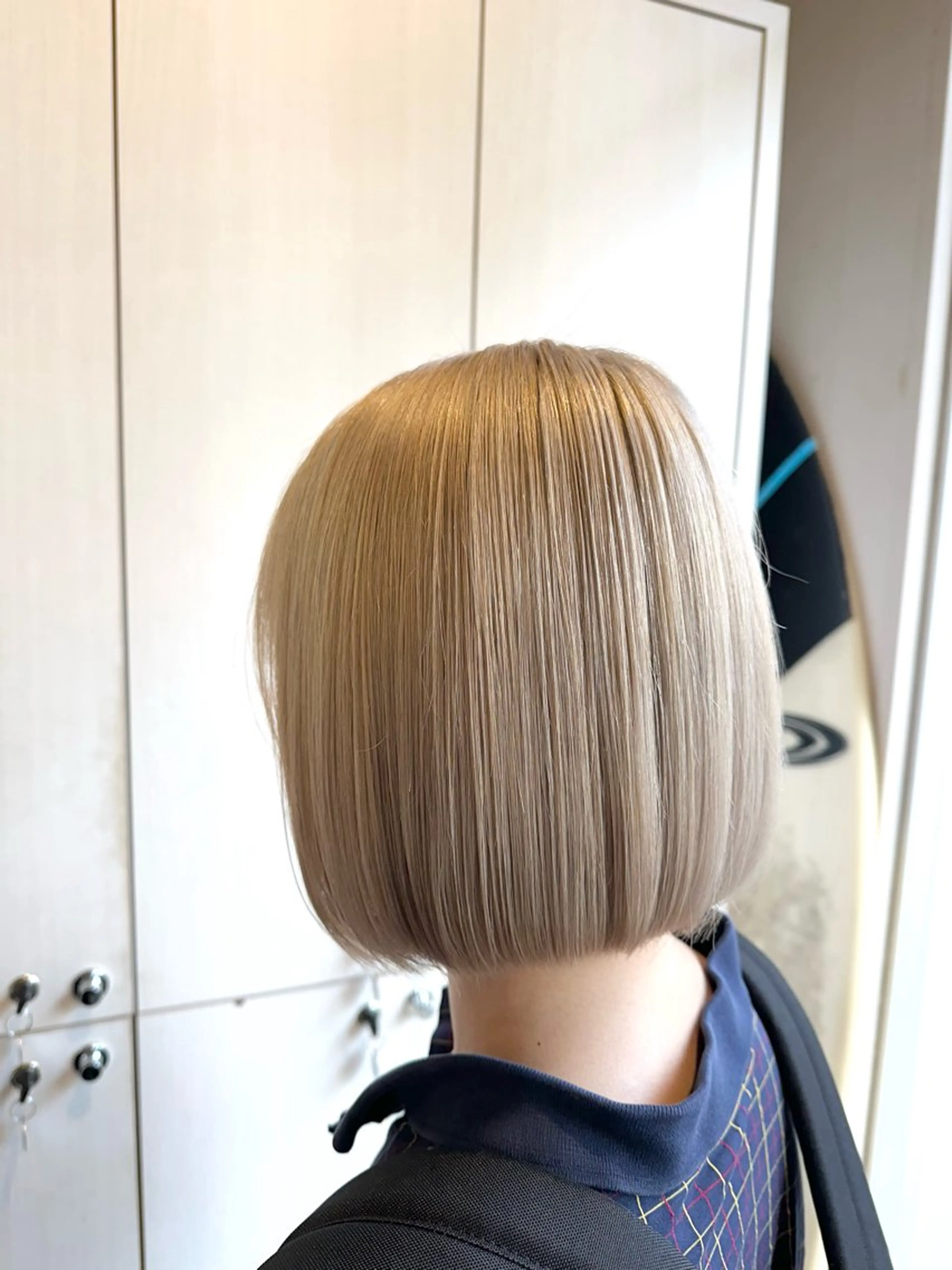 カラー ブロンド ホワイトブロンド ボブ カット ヘアカラー あべ ゆうかのヘアスタイル