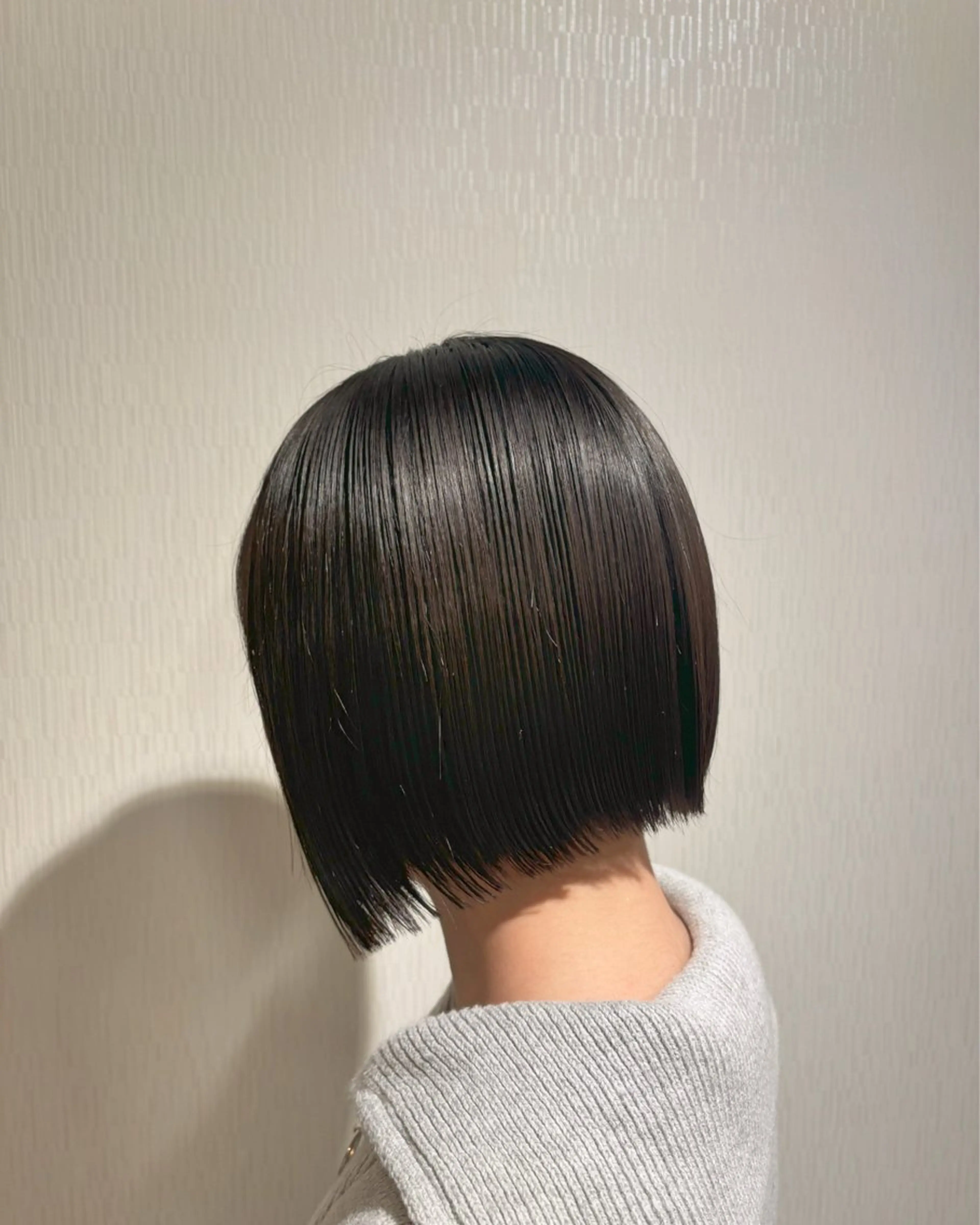 ショート ケアブリーチ/くびれ ボブ/小寺葵のヘアスタイル