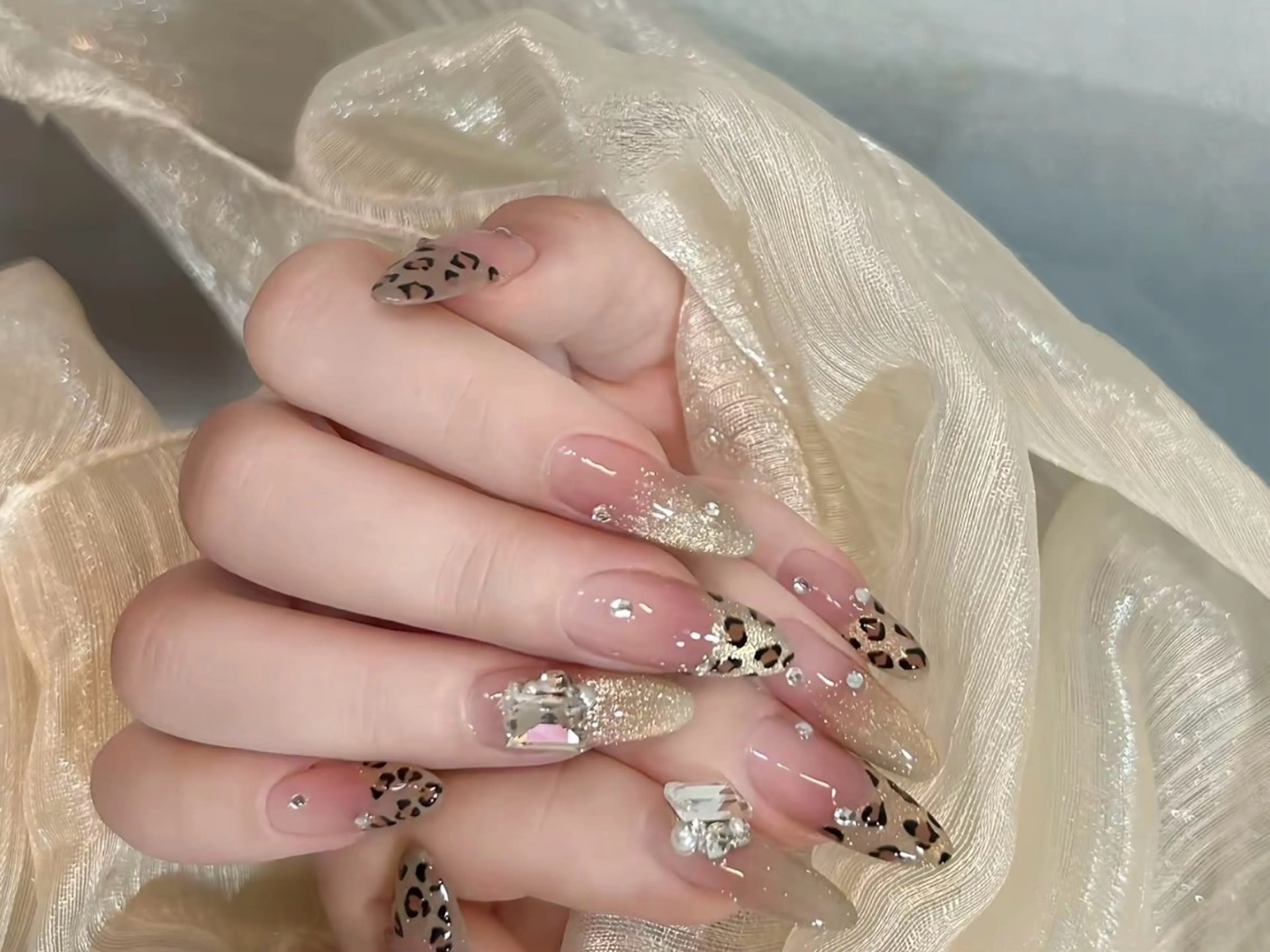 ネイル アートネイル オーロラネイル クリアネイル 長さ出し フレンチネイル 石井 百合のネイルデザイン