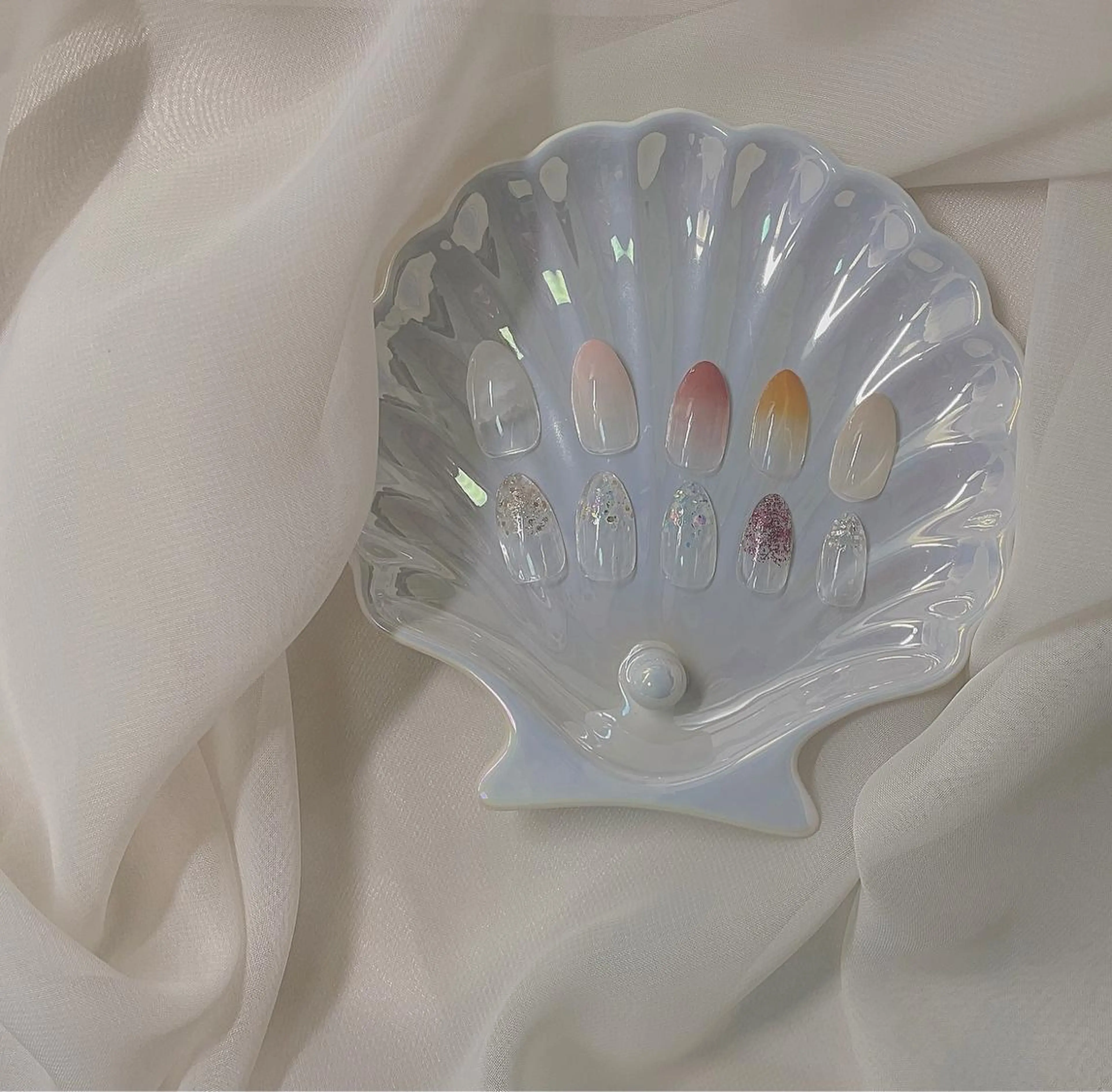 カラー ネイル ラメ(グリッター) ラメグラデーション ワンカラーネイル 𓂃🦢Aurora Swan🌙𓂃のネイルデザイン