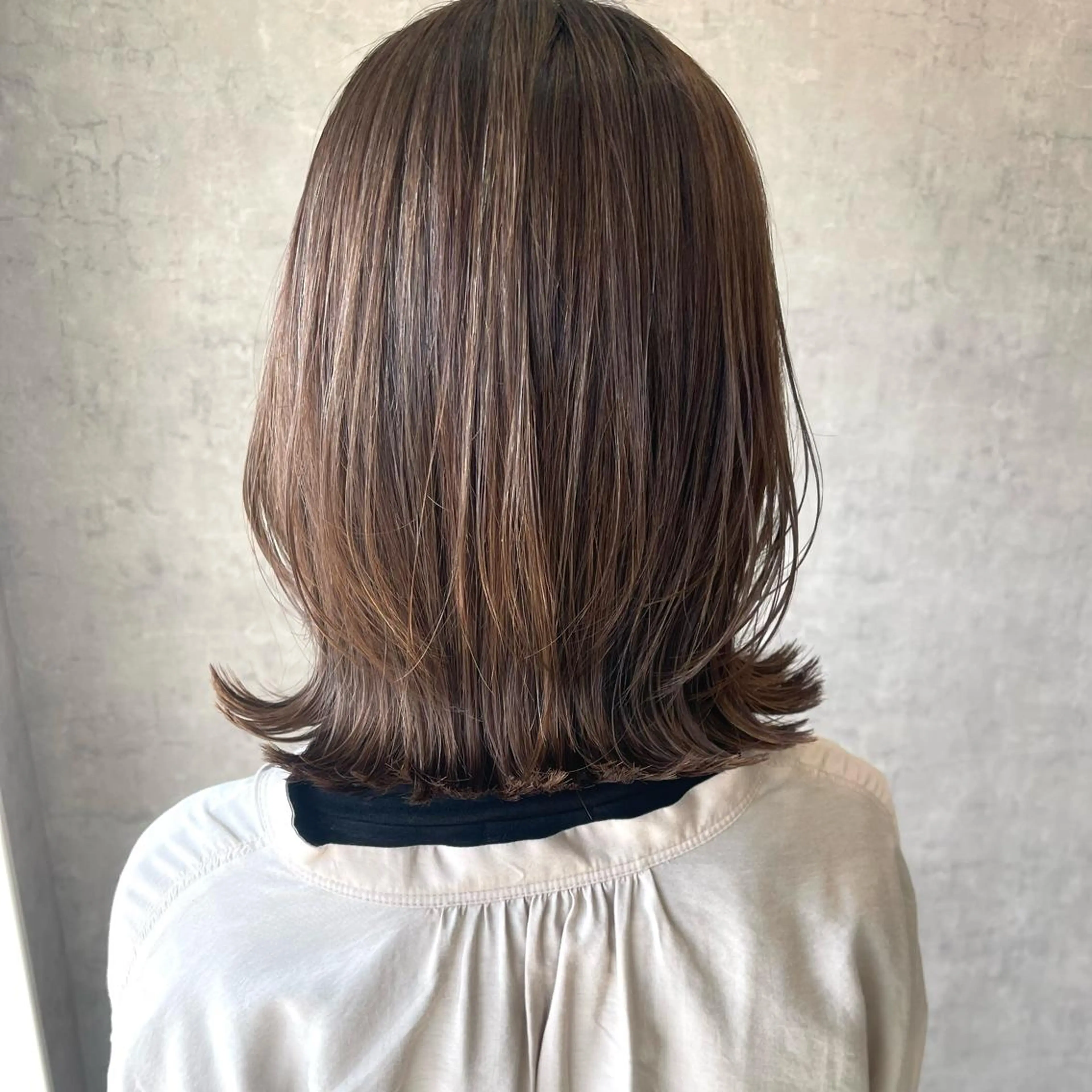 ミディアム カラー ヘアアレンジ アッシュ ベージュカラー シルバー シルバーベージュ カット ヘアカラー merci.所属・🌻まさの あいり🌻のヘアスタイル