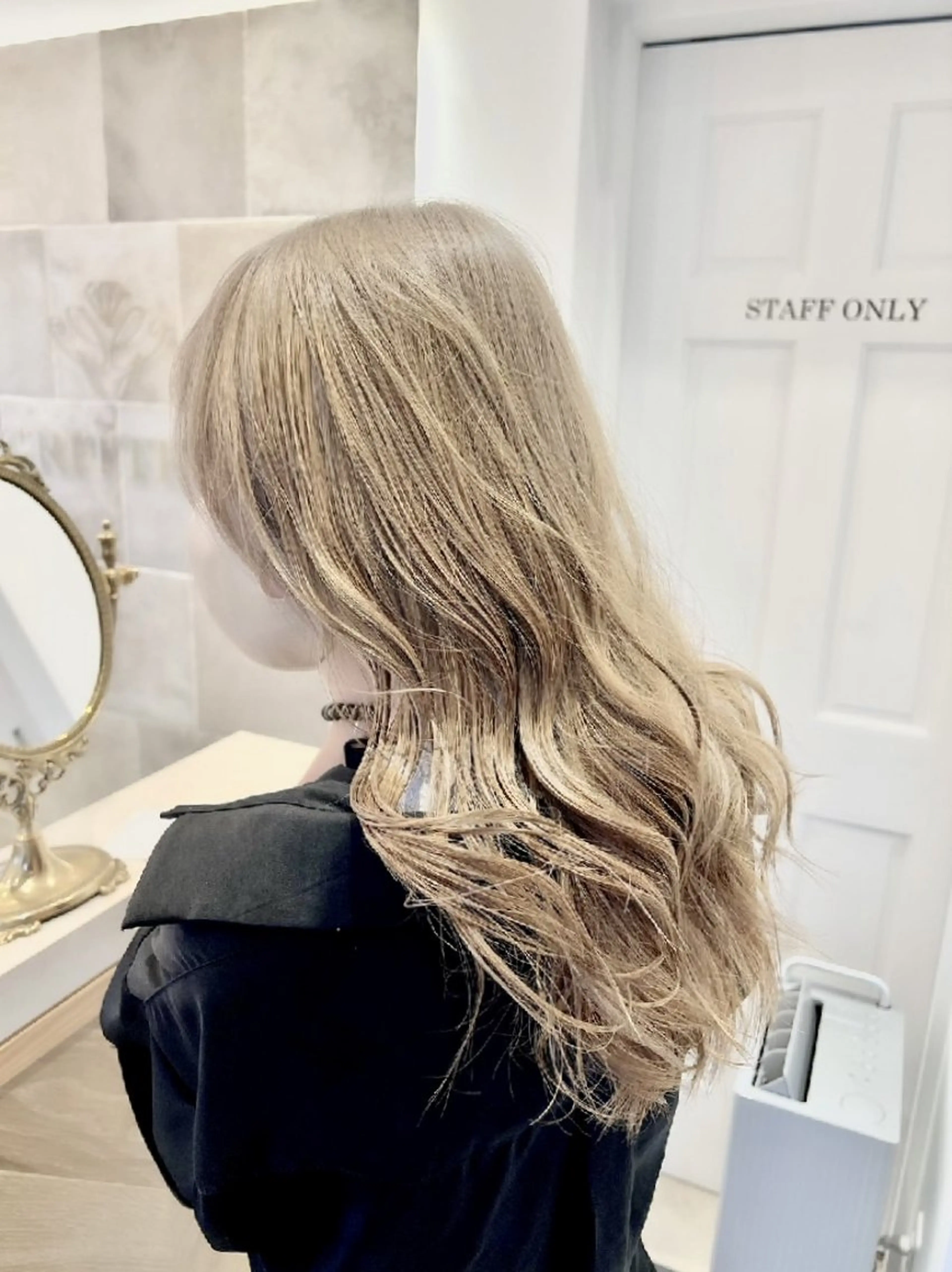 カラー ロング ベージュカラー ハイトーンカラー ミルクティーベージュ カット ヘアカラー トリートメント GRITTERs 泉中央店所属・ロング/小顔レイヤー /カットモデル泉中央のヘアスタイル