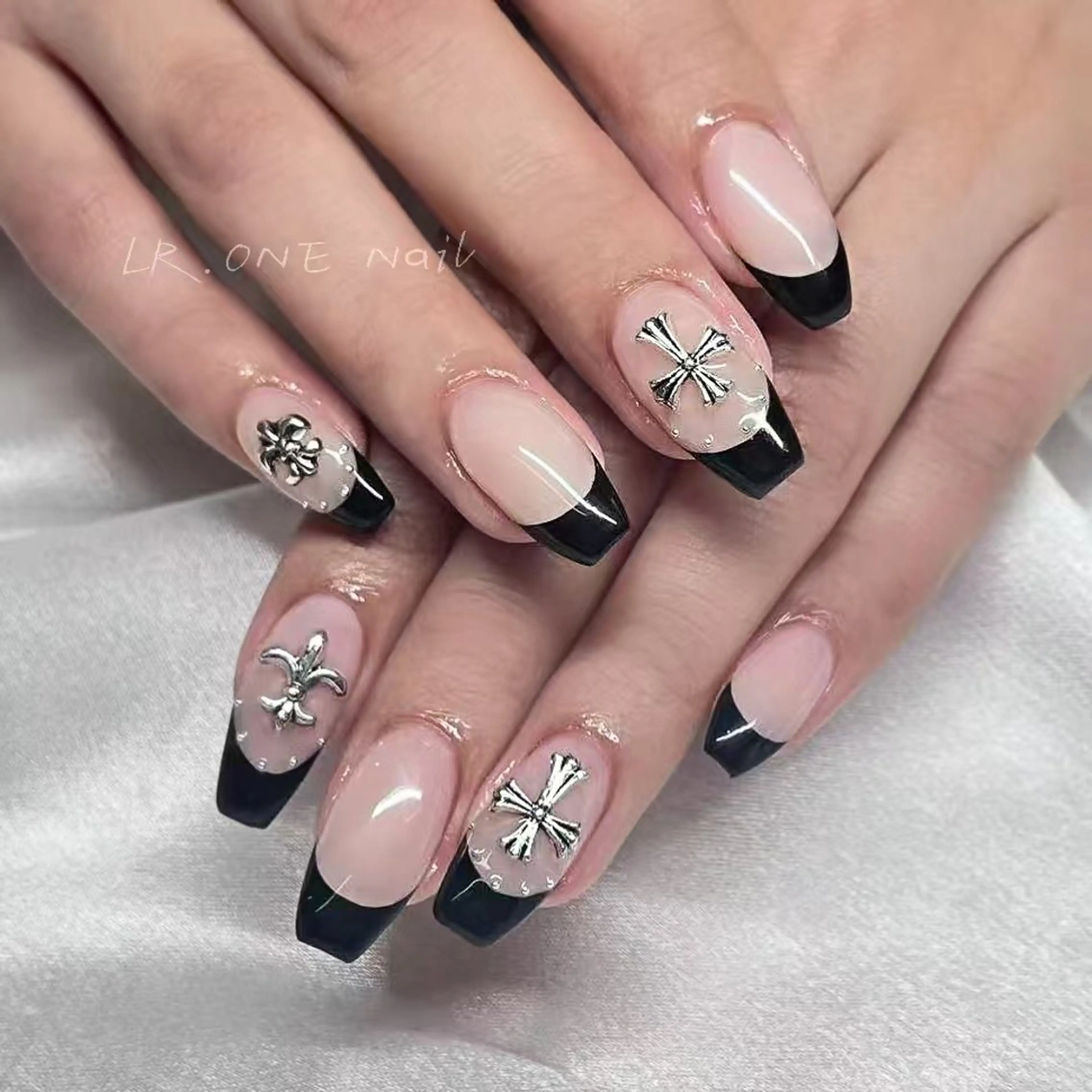 ネイル LR.ONE ヨウのネイルデザイン