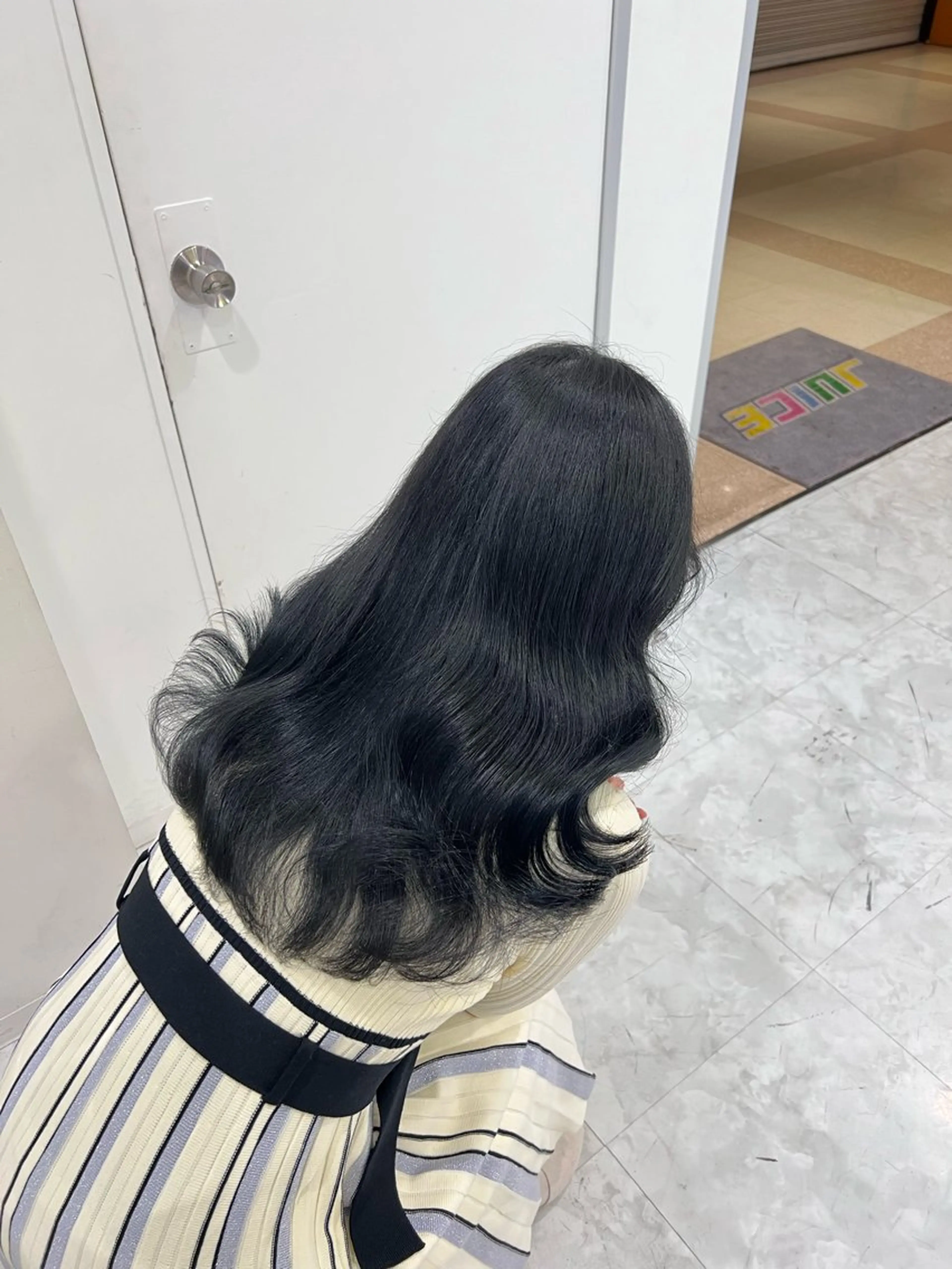 ロング カラー ヘアアレンジ 黒髪 ブルーカラー ブルーブラック 透明感カラー カット ヘアカラー 上品な透明感カラー 寒色＆暖色ヘア💗のヘアスタイル