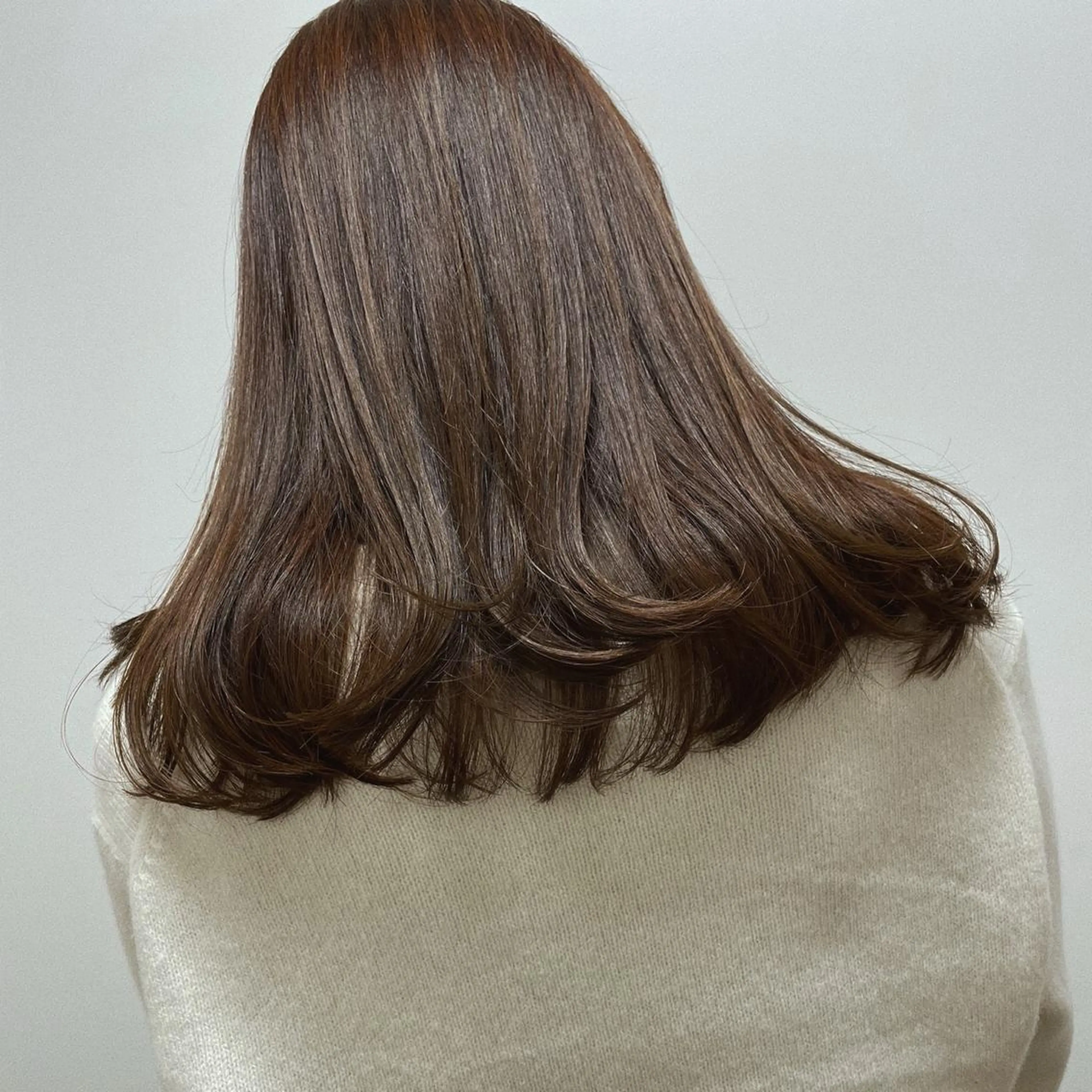 セミロング カラー HARUNA🤍 色持ち良いツヤ髪のヘアスタイル