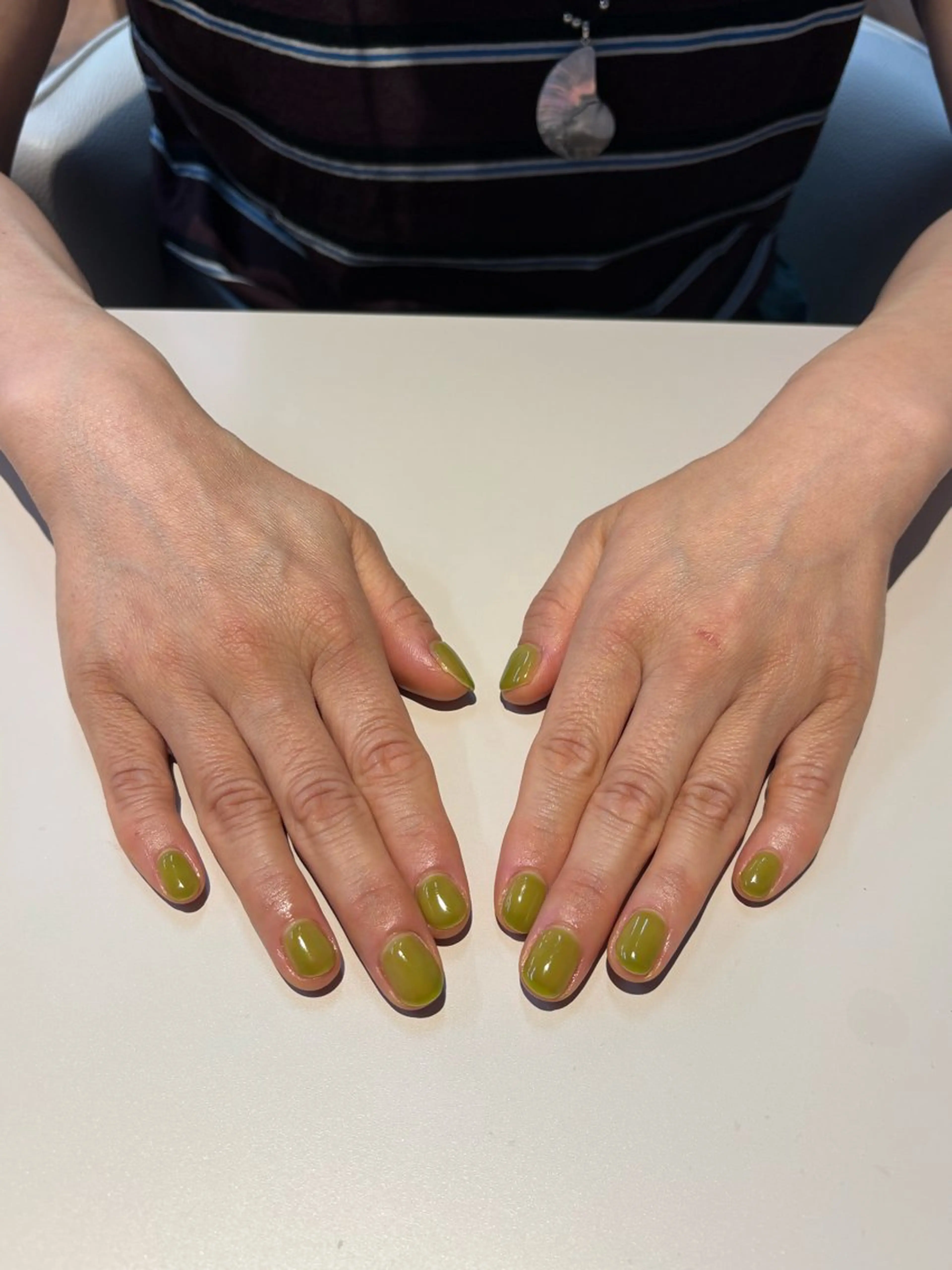 ネイル グリーン ワンカラーネイル ピスタチオネイル deg° erikaのネイルデザイン