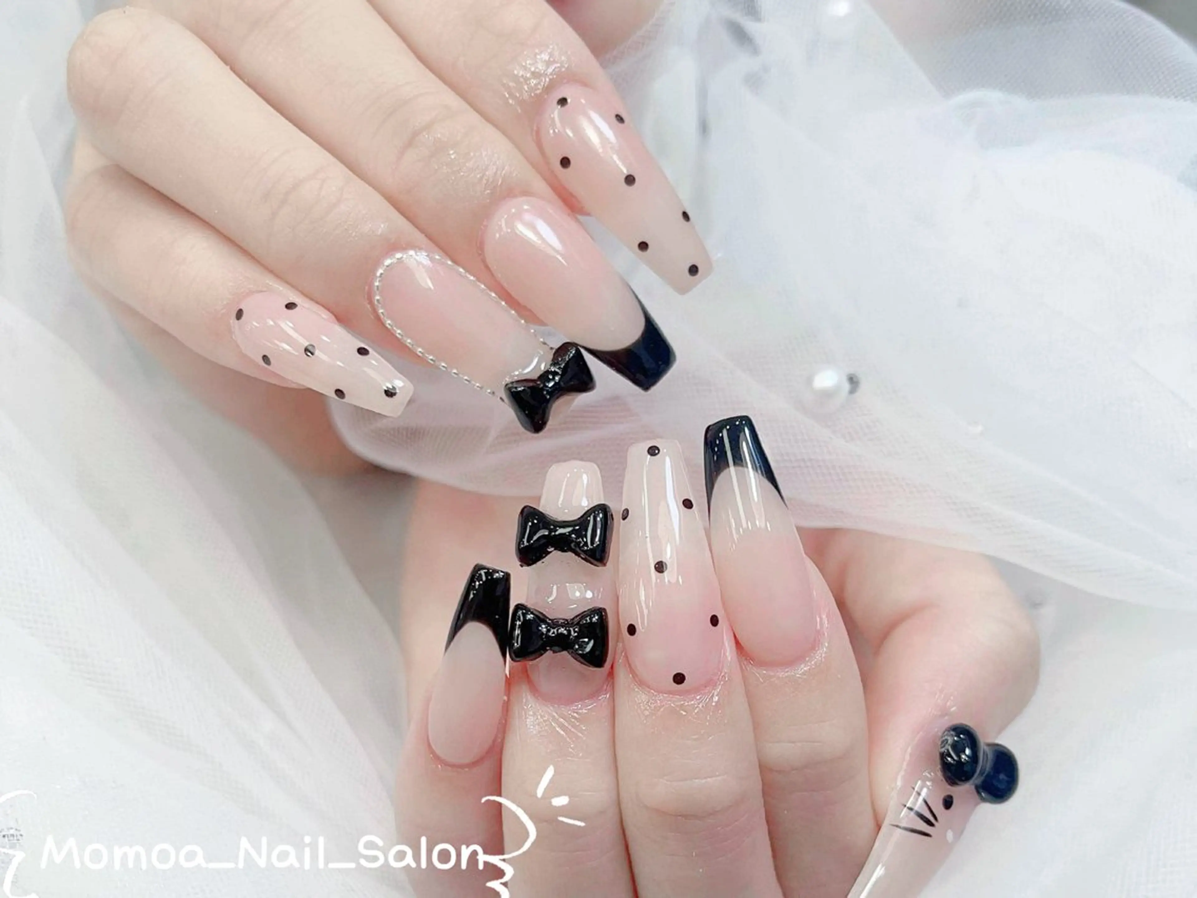 ネイル 成人式 ロングネイル マグネットネイル 大理石ネイル(マーブル) リボン ハンドネイル Momoa nail salon所属・MoMoA Nail ネイル長さ出し専門店のネイルデザイン