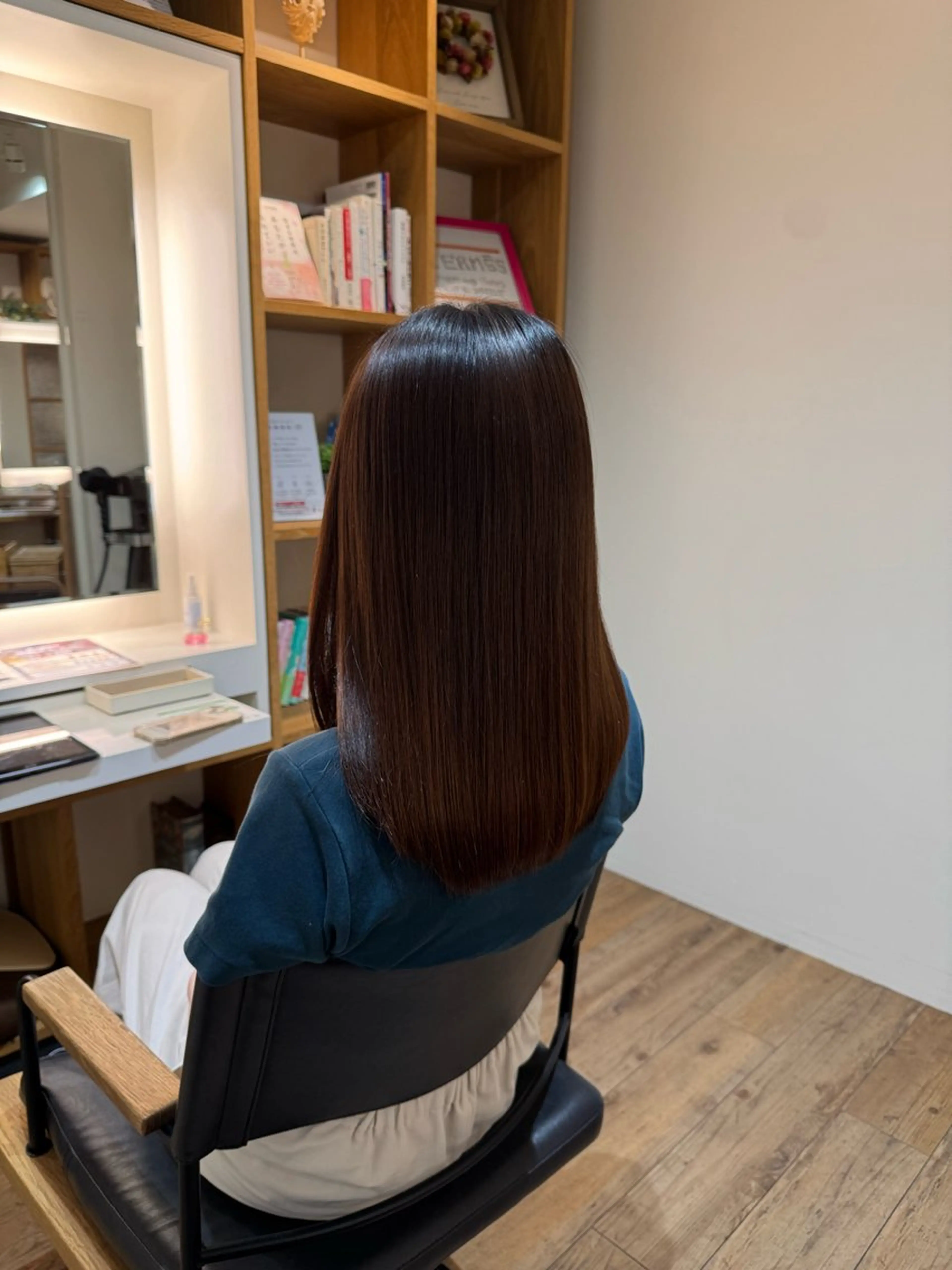 セミロング カット 縮毛矯正 トリートメント afloatkobe所属・美髪/髪質改善 川口凌弥のヘアスタイル