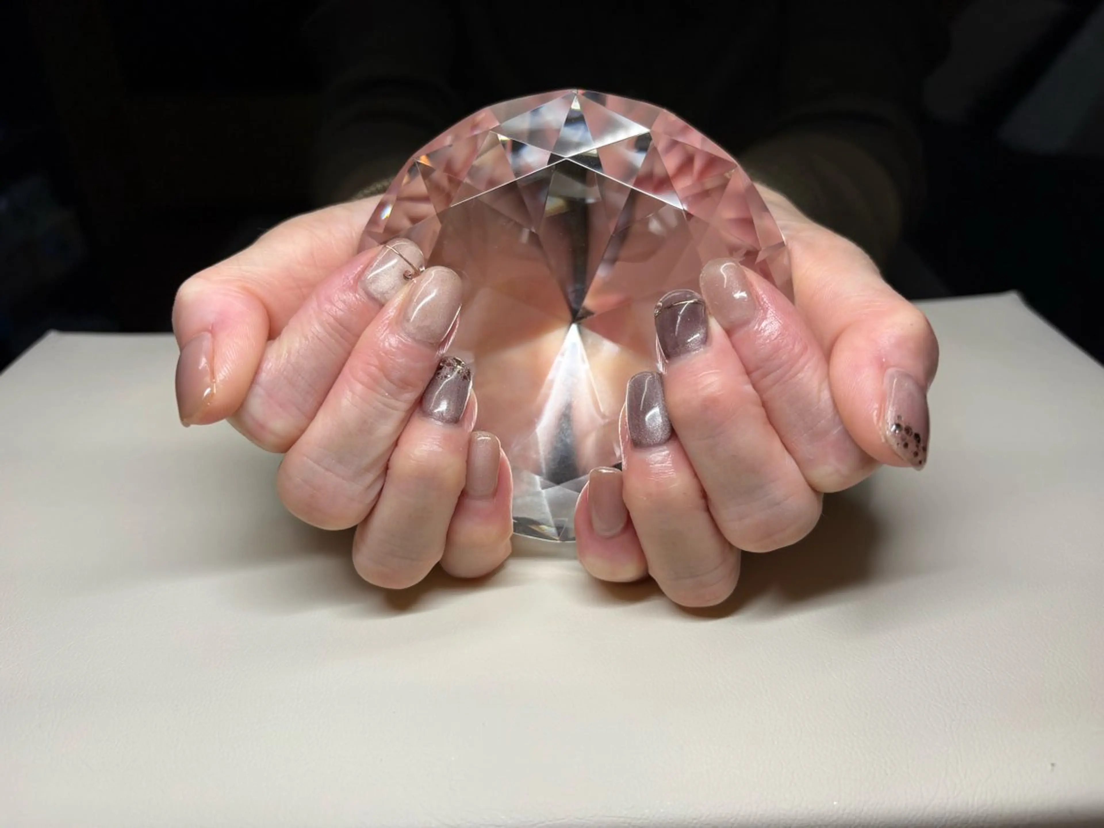 ネイル ホログラムネイル マグネットネイル ミラーネイル ストーンネイル Rainbow Moonのネイルデザイン