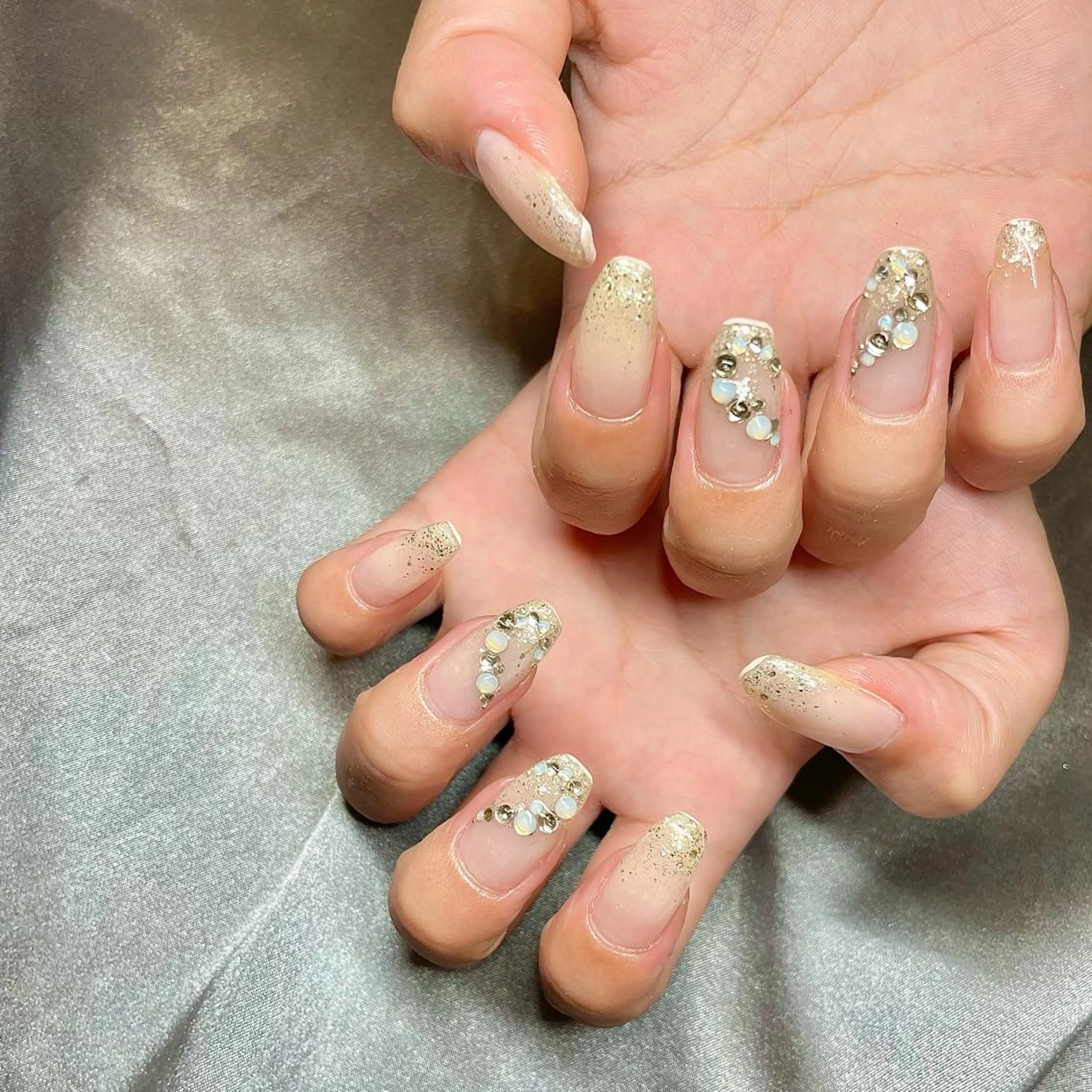 ロング カラー パーマ ヘアアレンジ メンズ キッズ ネイル マツエク・マツパ アイブロウ ハート ストーンネイル ホワイト nail&eye Aoのマツエク・マツパデザイン