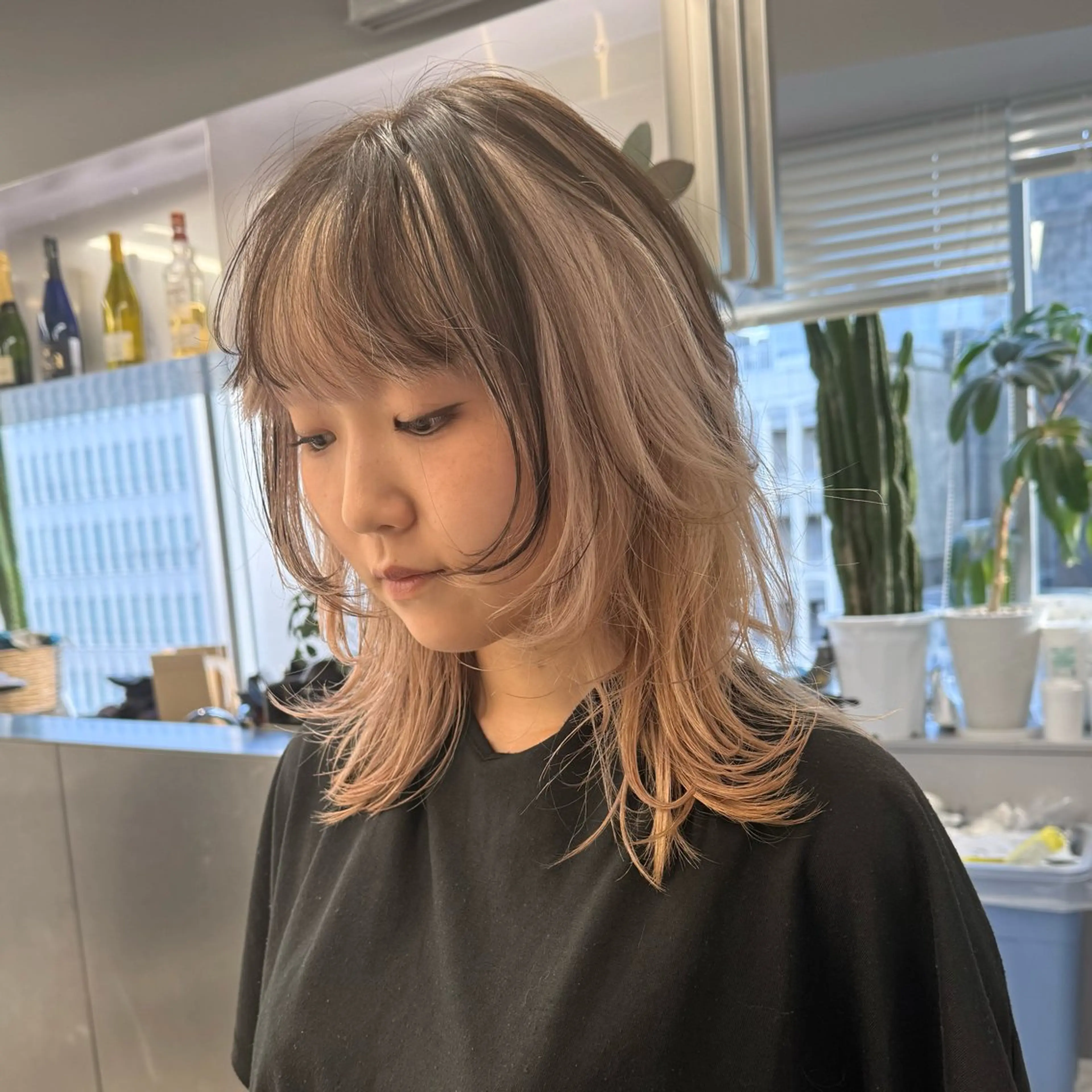 セミロング カラー バレイヤージュ ブリーチ ケアブリーチ ダブルカラー ハイライトカラー カット ヘアカラー トリートメント 新宿ケアブリーチ 稲垣颯太のヘアスタイル