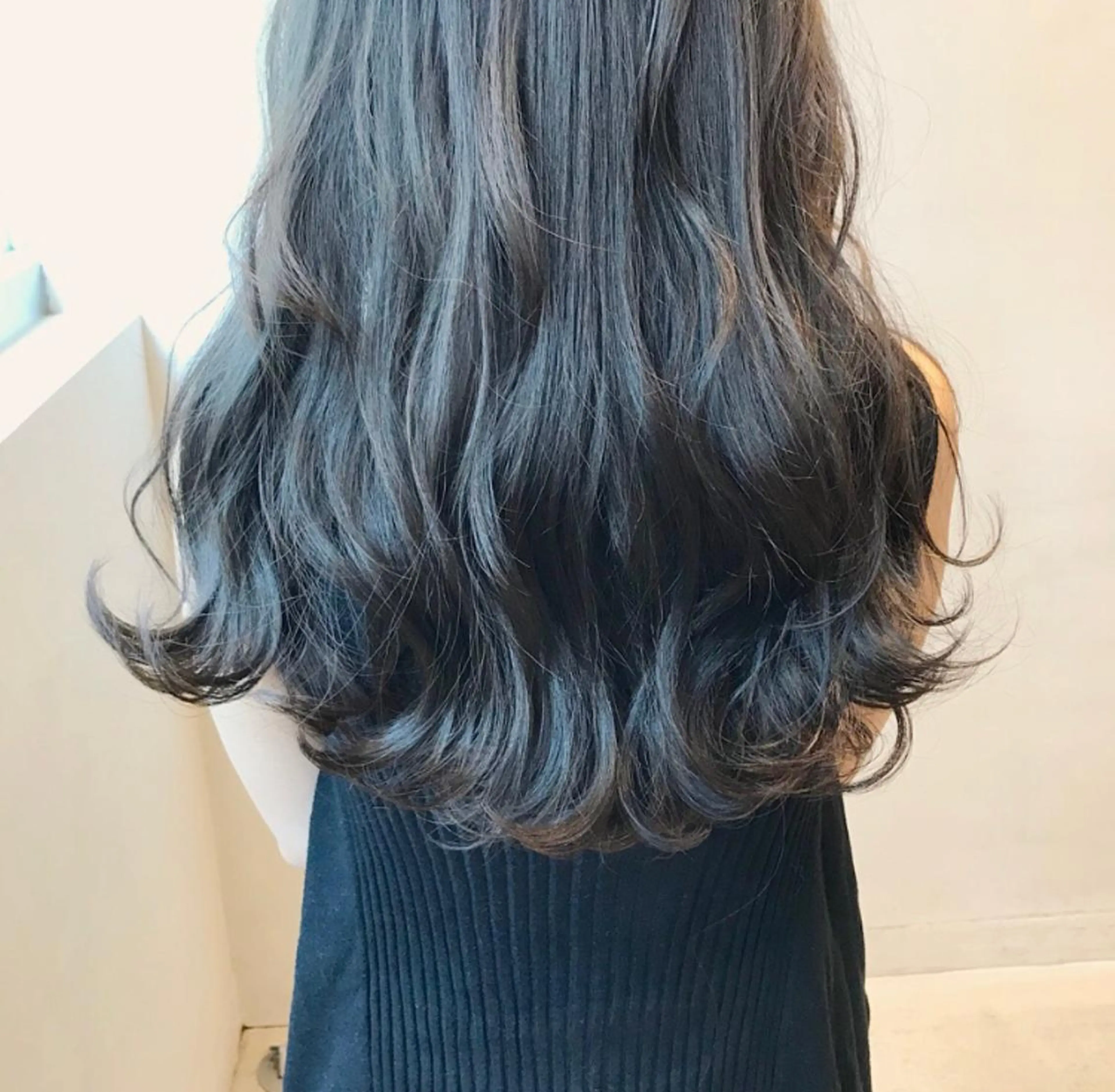 セミロング カラー ヘアアレンジ アッシュ カット ヘアカラー トリートメント ヘッドスパ SALOWIN銀座VORT所属・小林 佳祐のヘアスタイル