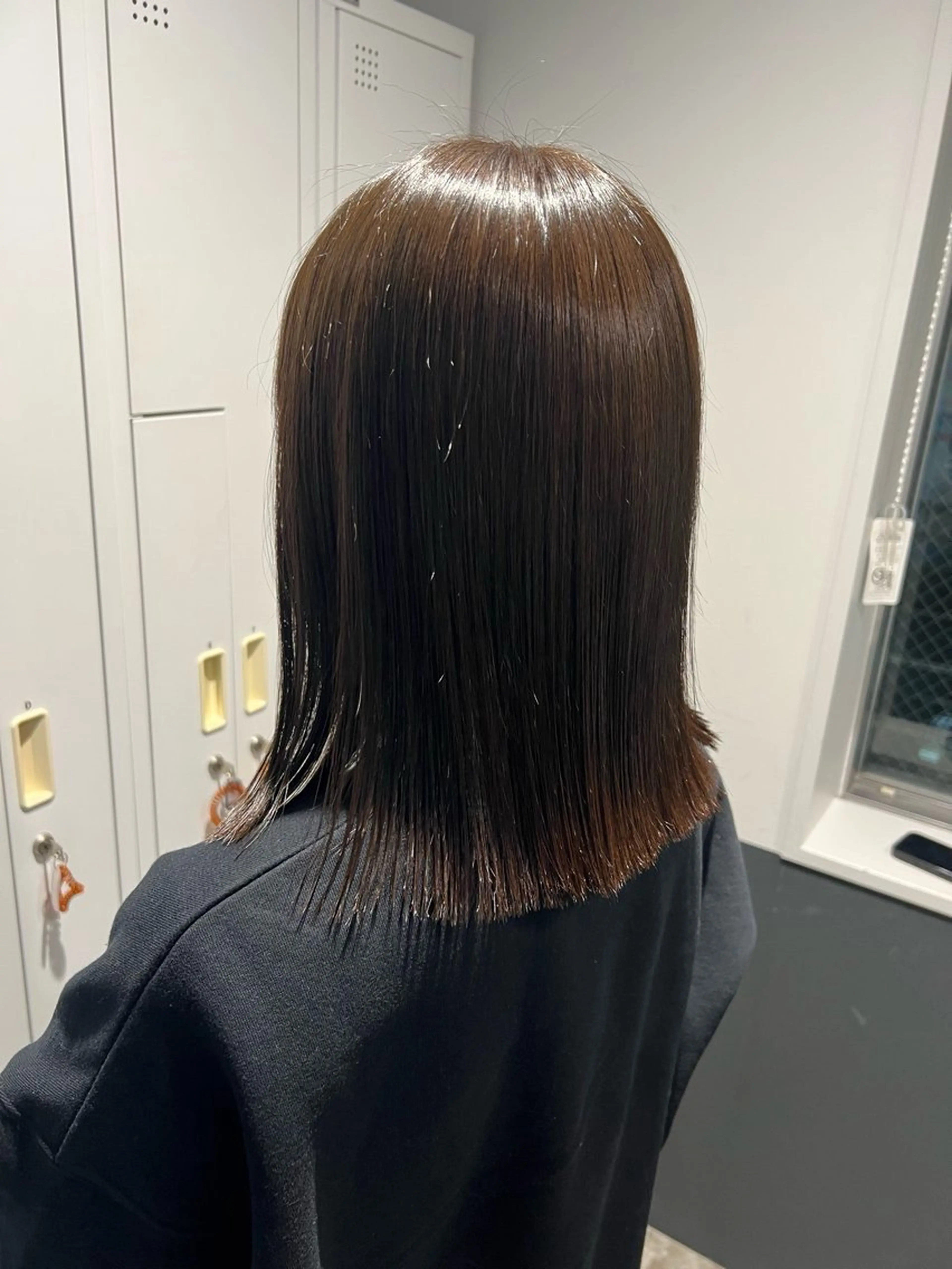 ミディアム カラー ボブ 長めボブ 外ハネヘア カット ヘアカラー 穐田 航のヘアスタイル