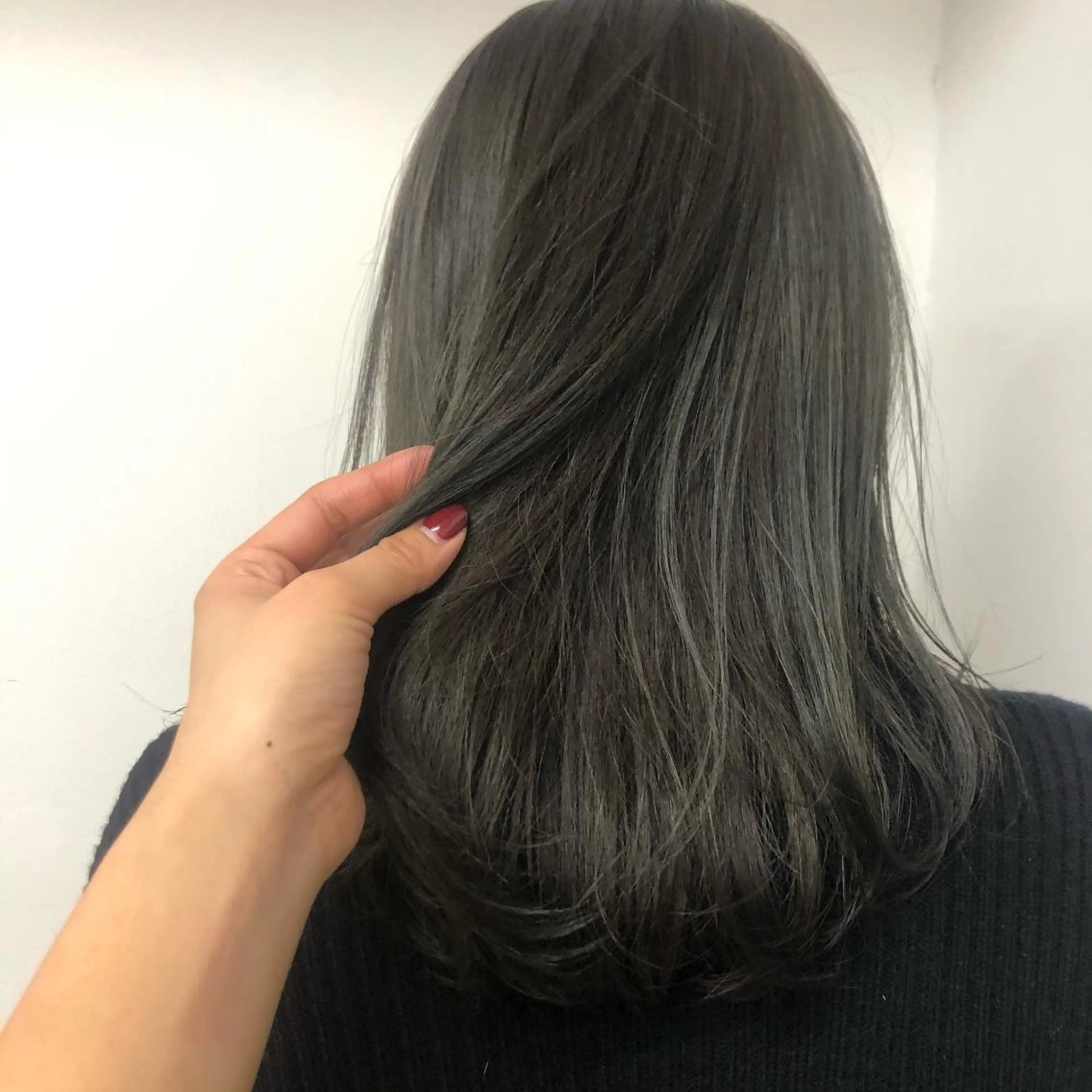 ミディアム カラー グレージュ ハイライトカラー ハイライト カット ヘアカラー トリートメント stand所属・ニュアンスヘア🌔 nanakoのヘアスタイル