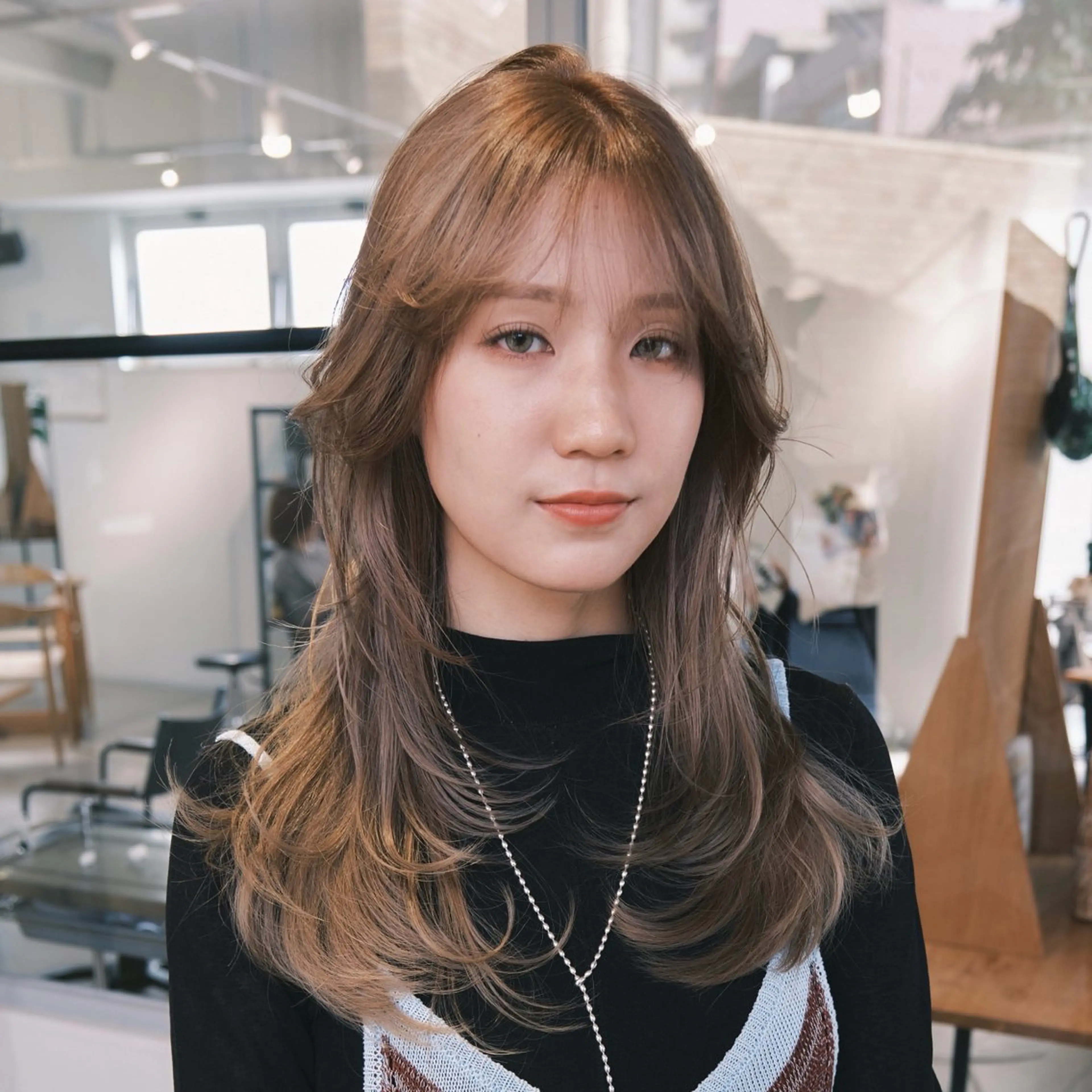 セミロング レイヤーカット ヘアカラー トリートメント 東山 涼嘉のヘアスタイル