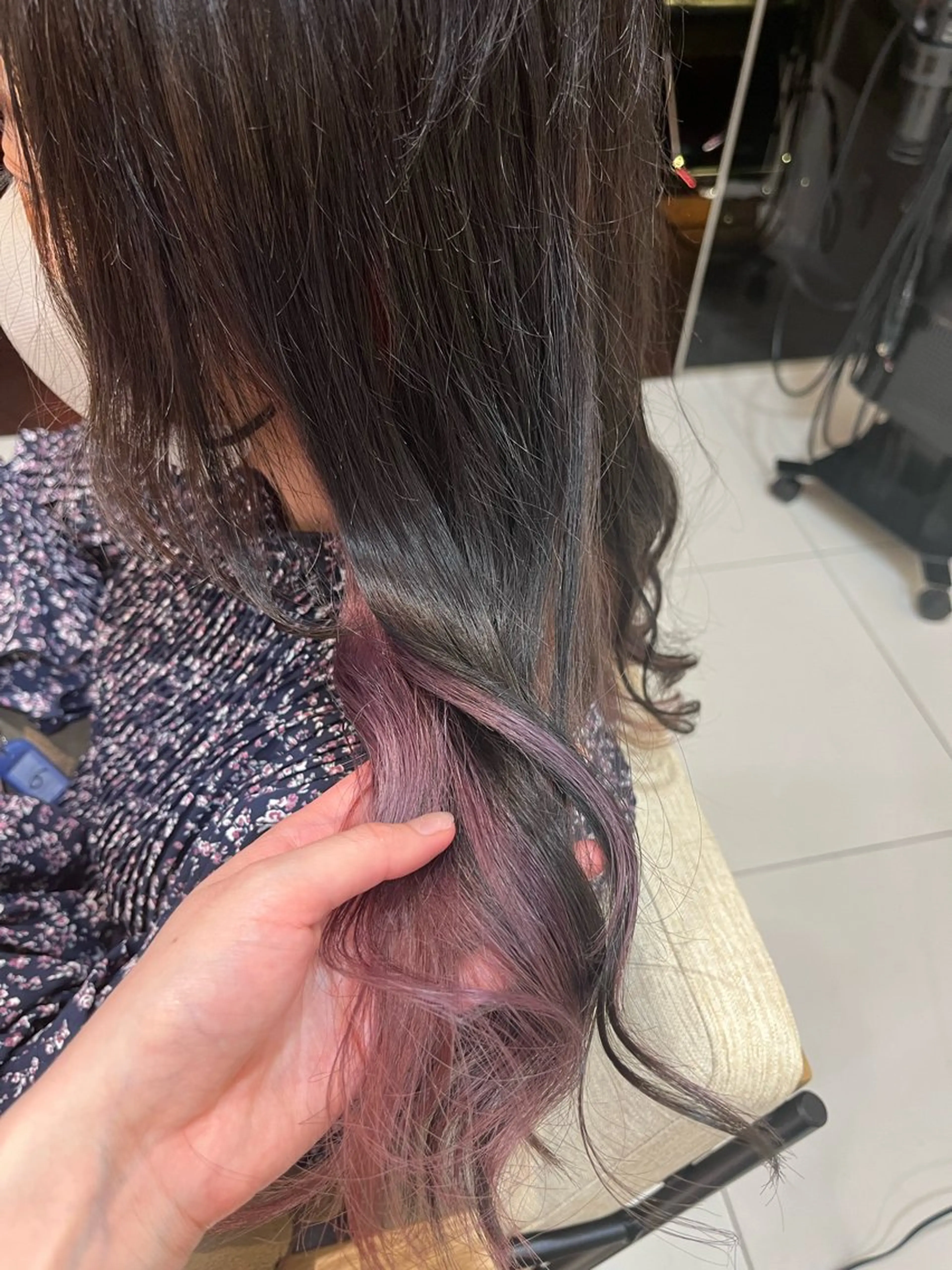 セミロング カラー ブリーチ インナーカラー ピンクカラー なつな/ 透明感カラーのヘアスタイル